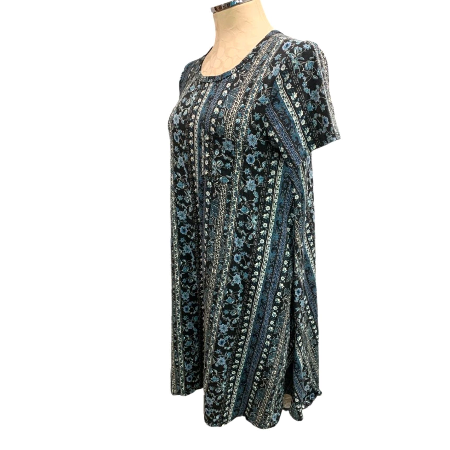 Vintage VINTAGE LulaRoe Blue Stripe Floral Carly Dress Hi Lo Hem Tshirt Dress XS Women's Knee Length 95% polyester 5% spandex Size XS / US 0-2 / IT 36-38 - 4 Thumbnail