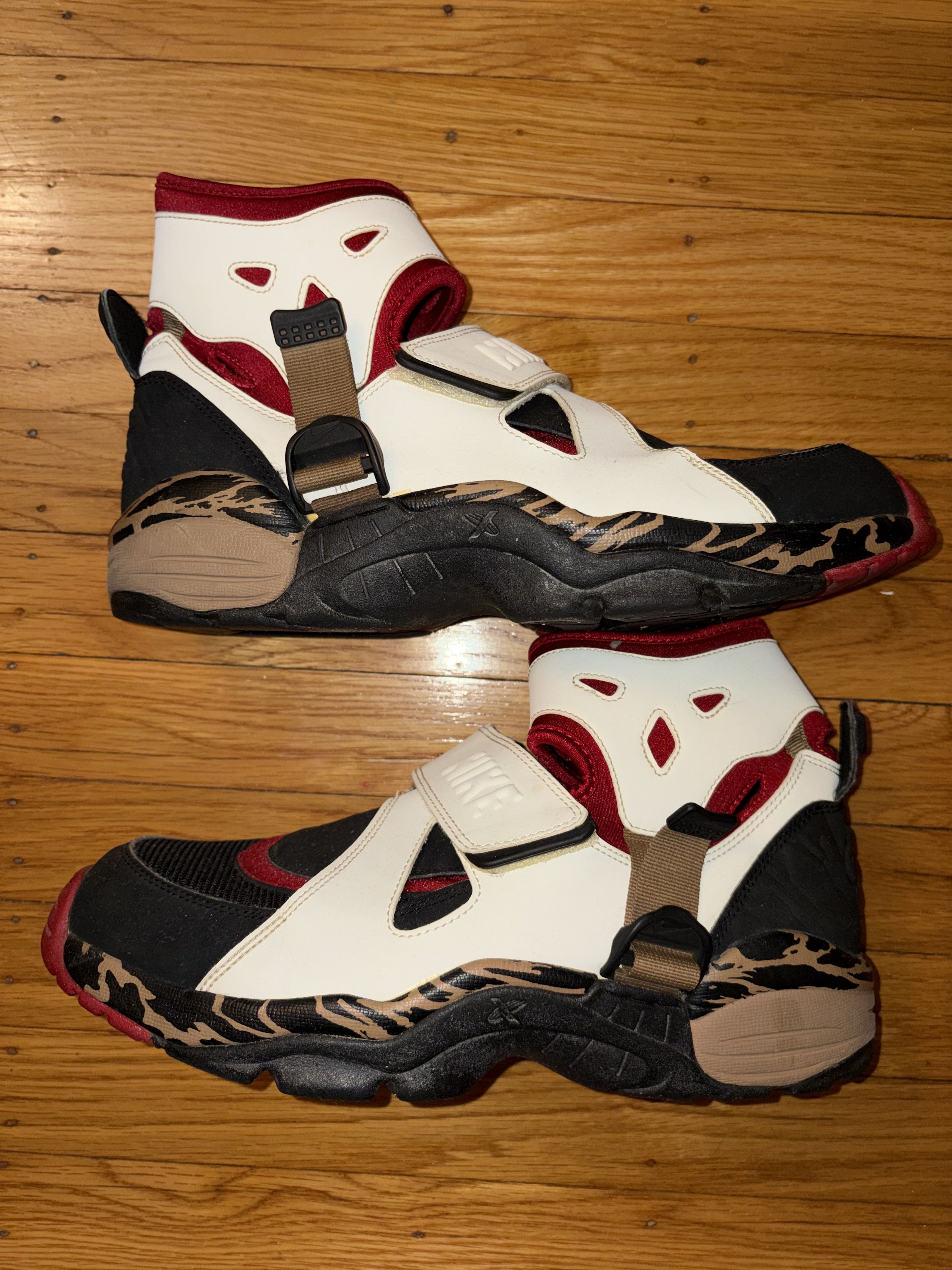 Nike NIKE AIR CARNIVORE LE WHITE RED BLACK 390077-600 | Grailed