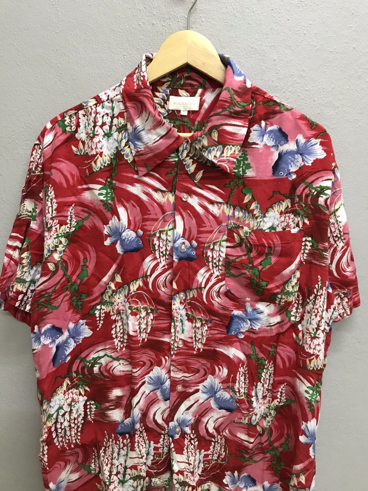 Japanese Brand VINTAGE NICXSIXX GOLD FISH HAWAIIAN RAYON SHIRT BUTTON UP Size US M / EU 48-50 / 2 - 4 Thumbnail
