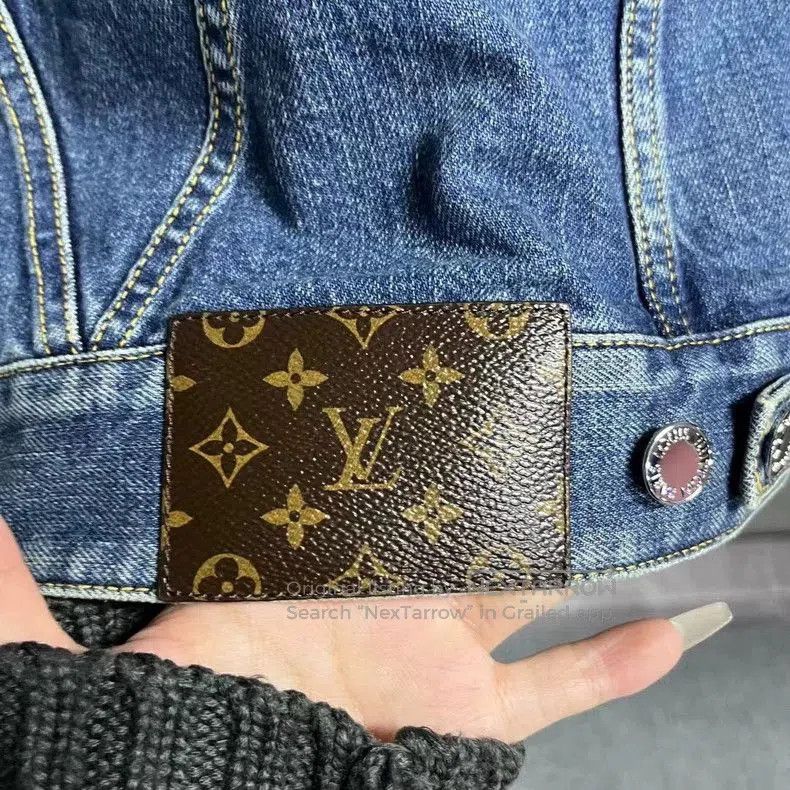Louis Vuitton louis vuitton blue badge patch long. Size US XL / EU 56 / 4 - 7 Thumbnail