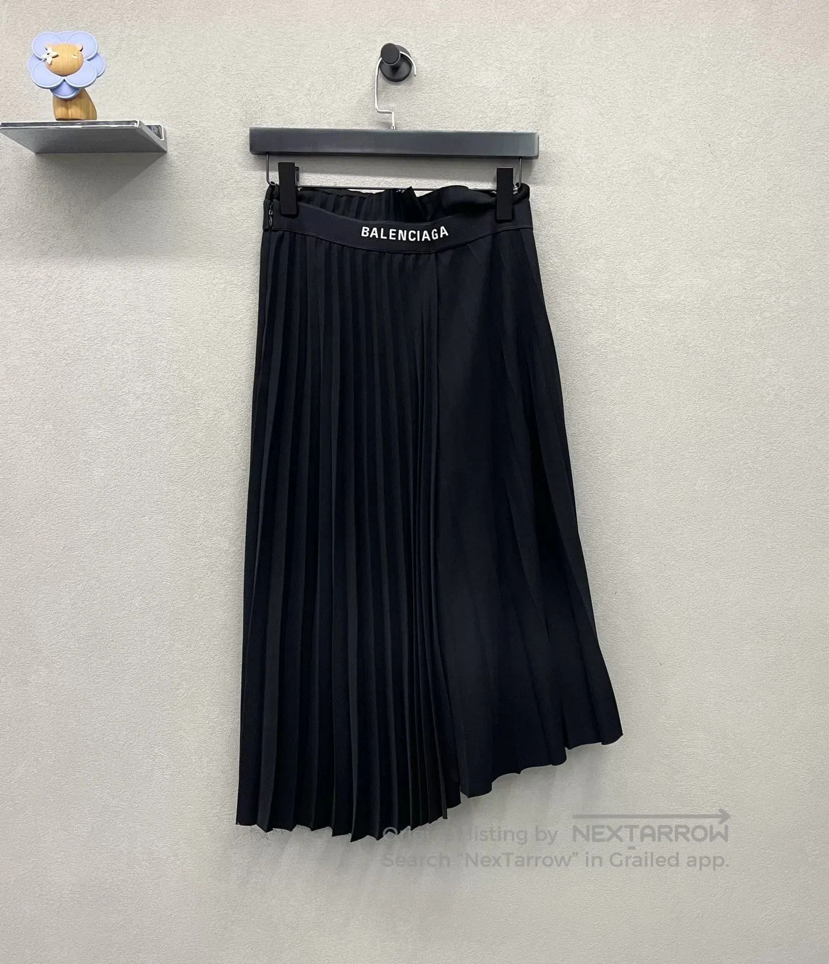 Balenciaga Balenciaga Black Pleated Skirt. Size 35" - 2 Thumbnail