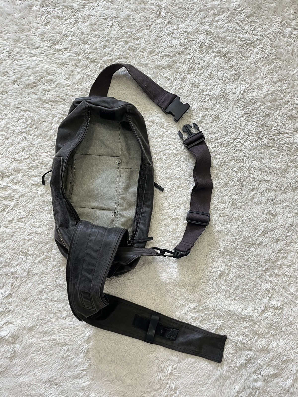 If Six Was Nine art berg "avant garde" mutltipocket utility crossbody bag Size ONE SIZE - 11 Thumbnail