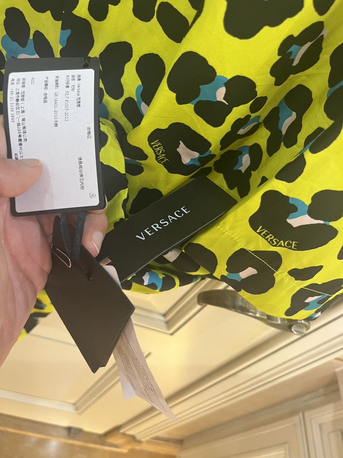 Versace Leopard print short.sleeve shirt size48 Size US M / EU 48-50 / 2 - 15 Thumbnail