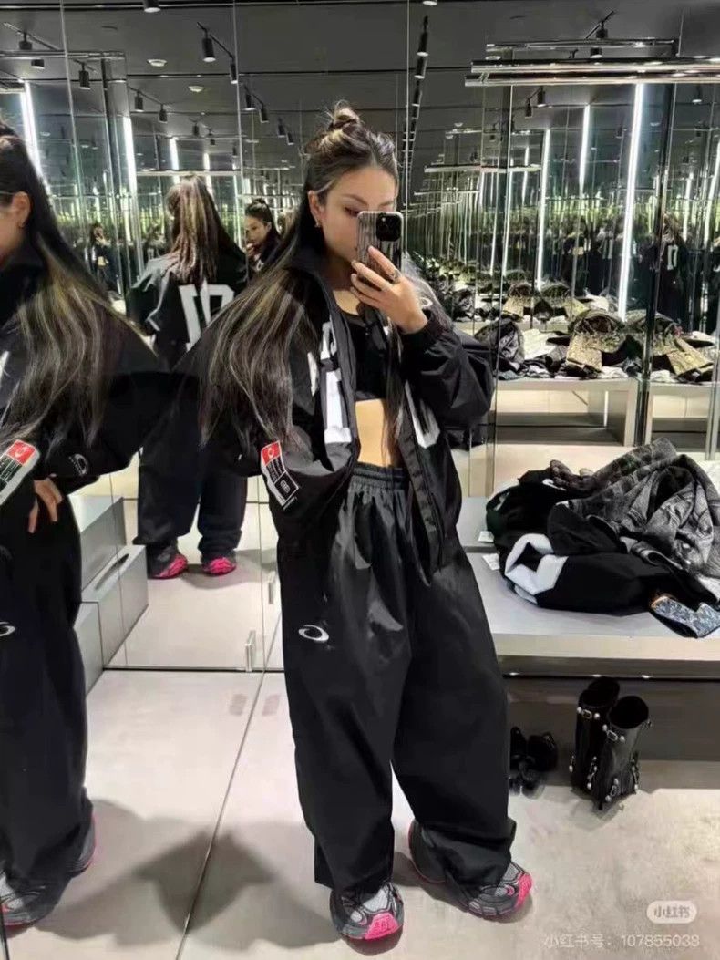 Balenciaga Balenciaga size XS BASKETBALL SERIES nylon sweatpants Size US 27 - 5 Thumbnail