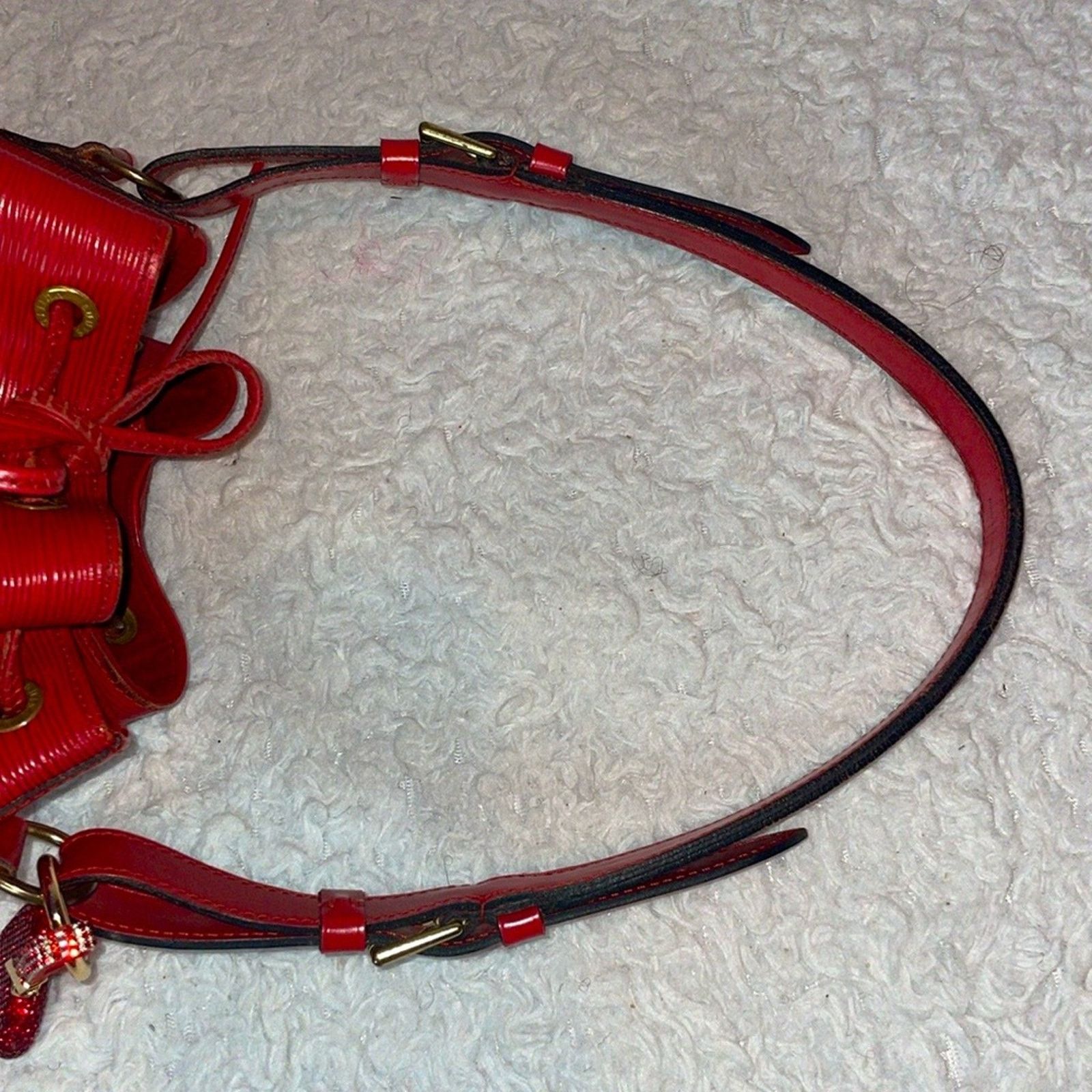 Louis Vuitton Louis Vuitton Petite Noe Red Epi Bucket Bag Size ONE SIZE - 9 Thumbnail