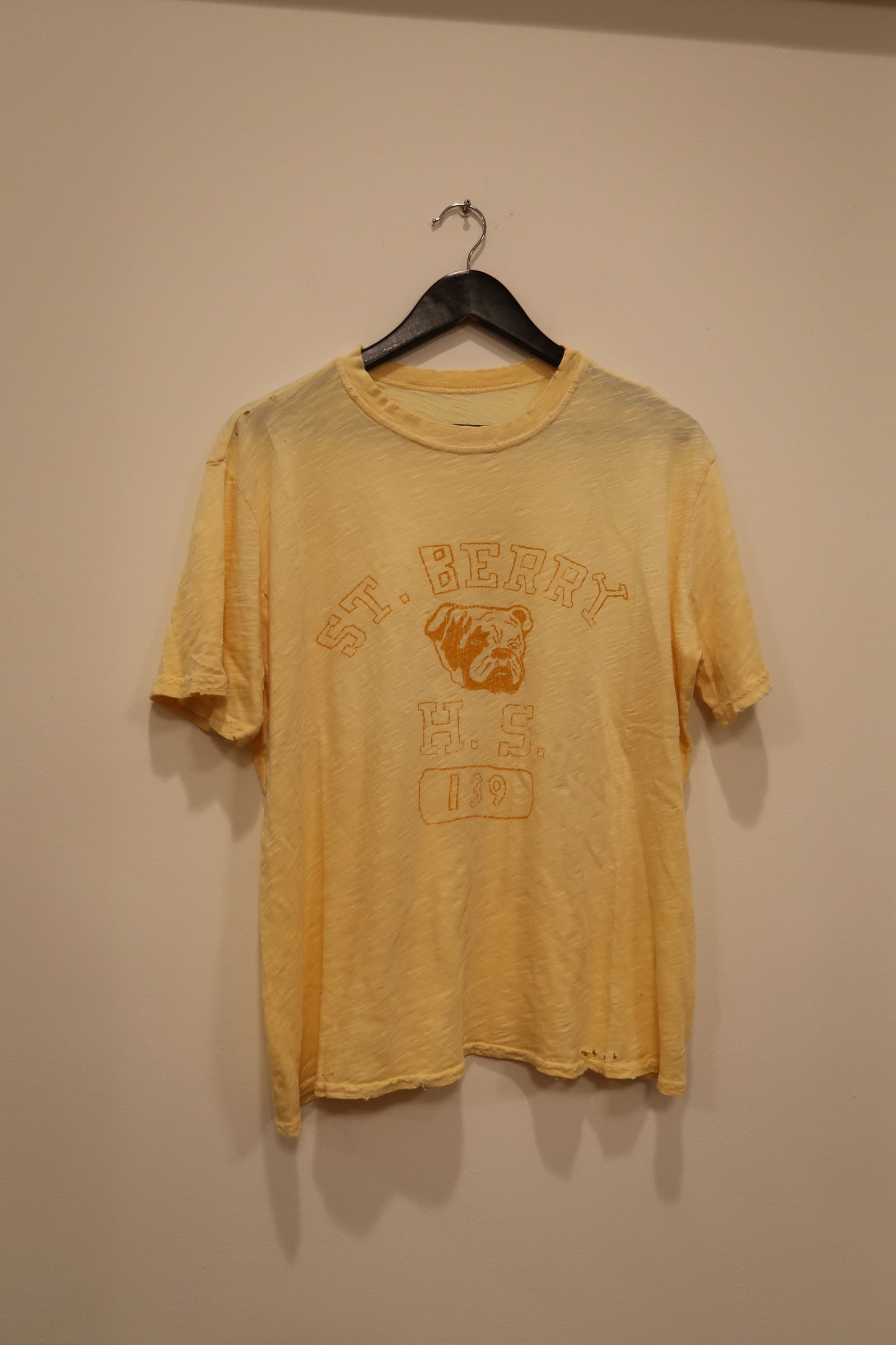 GV Gallery - ST. BERRY TEE