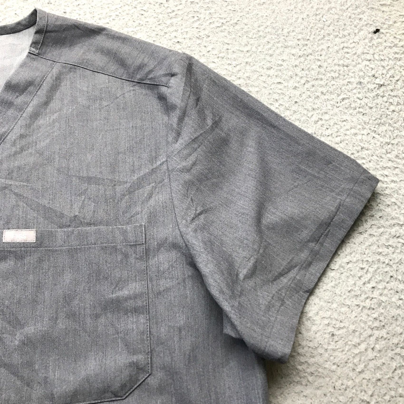 Vintage FIGS Technical Collection Scrub Top Shirt Mens 2XL Short Sleeve Gray V-Neck Pocket Scrub Top Medical Shirts TM3000 Size US XXL / EU 58 / 5 - 7 Thumbnail