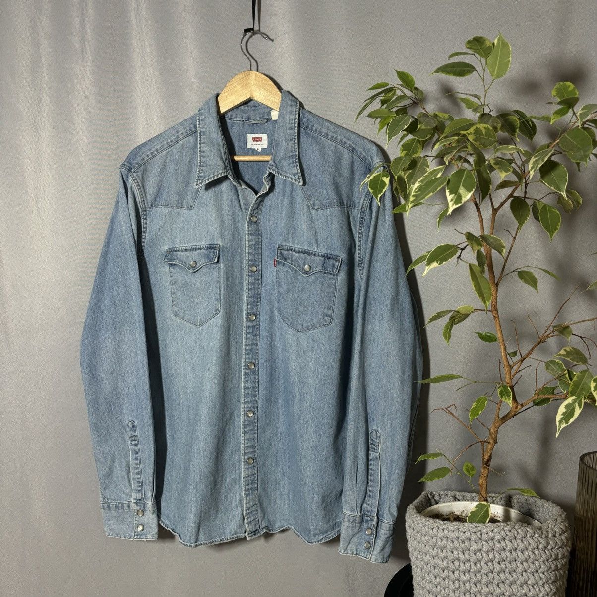 Levi's Levis vintage denim shirt button up xl blue streetwear Size US XL / EU 56 / 4 - 1 Thumbnail