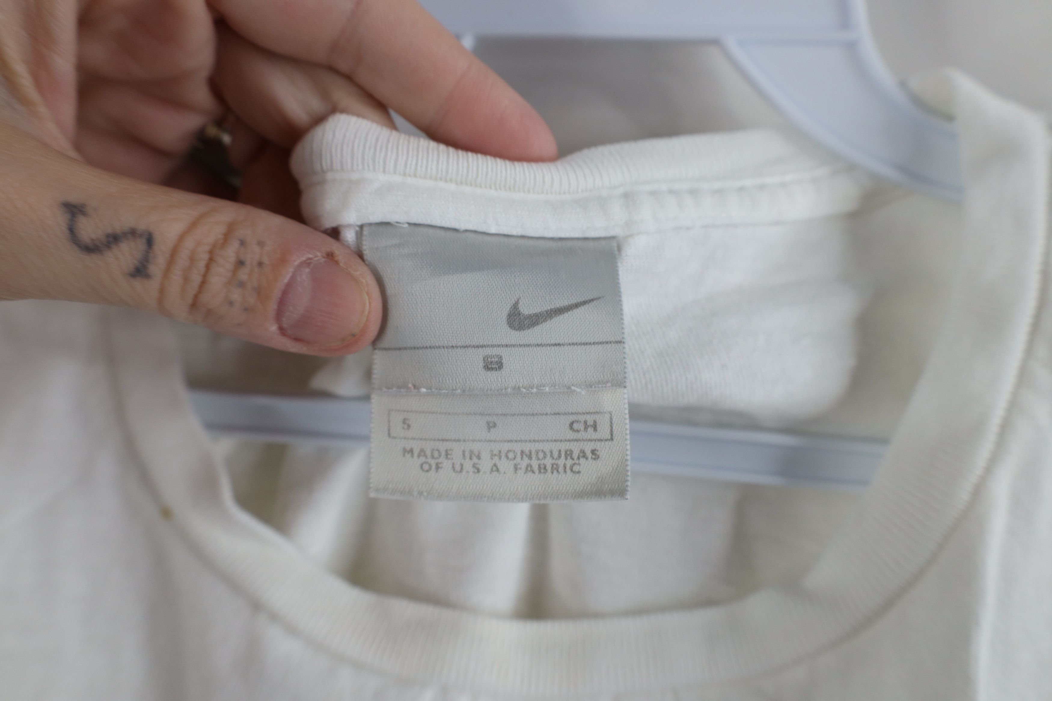 Nike × Vintage Vintage 90s Y2K Nike Scott Center Swoosh T-Shirt White Size S / US 4 / IT 40 - 7 Thumbnail