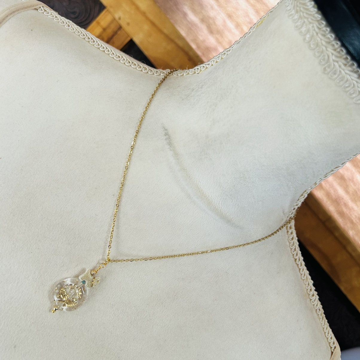 Handmade Handcrafted elegant glass beaded pendant on chain necklace Size ONE SIZE - 2 Thumbnail