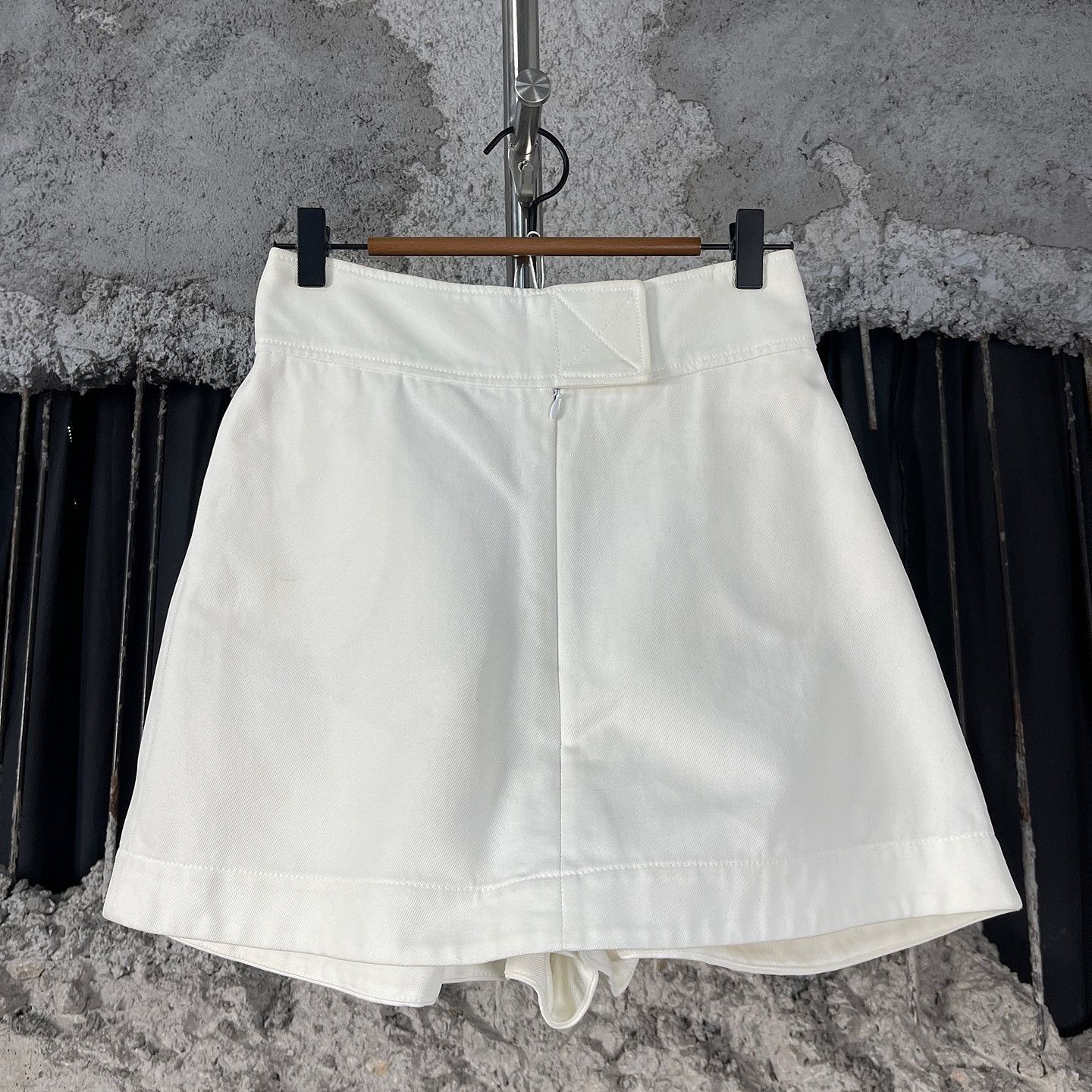 Dior Dior Cotton White Shorts Size 36 Size 26" / US 2 / IT 38 - 1 Thumbnail