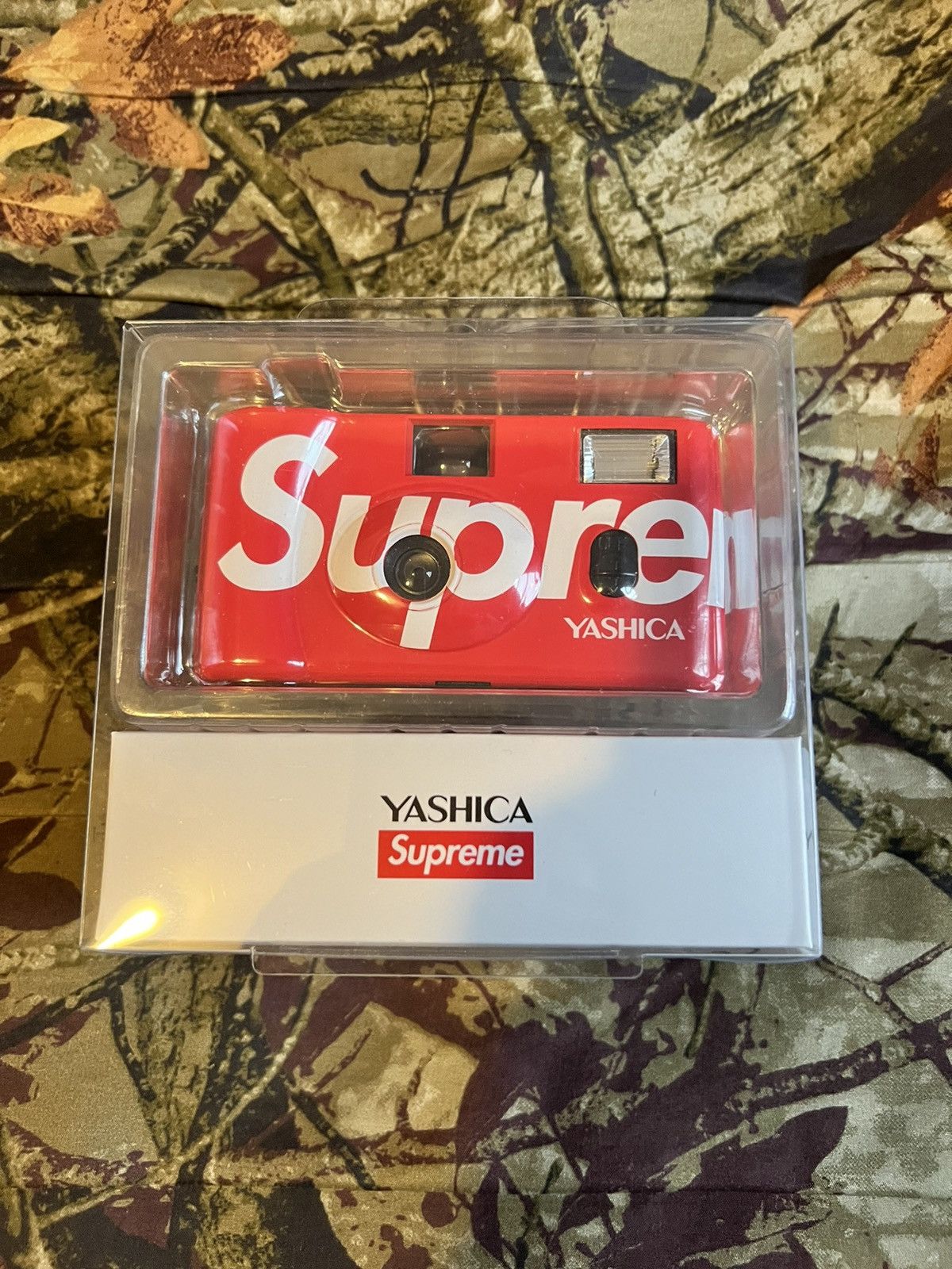 Supreme Yashica MF-1 Camera 広げれ Red