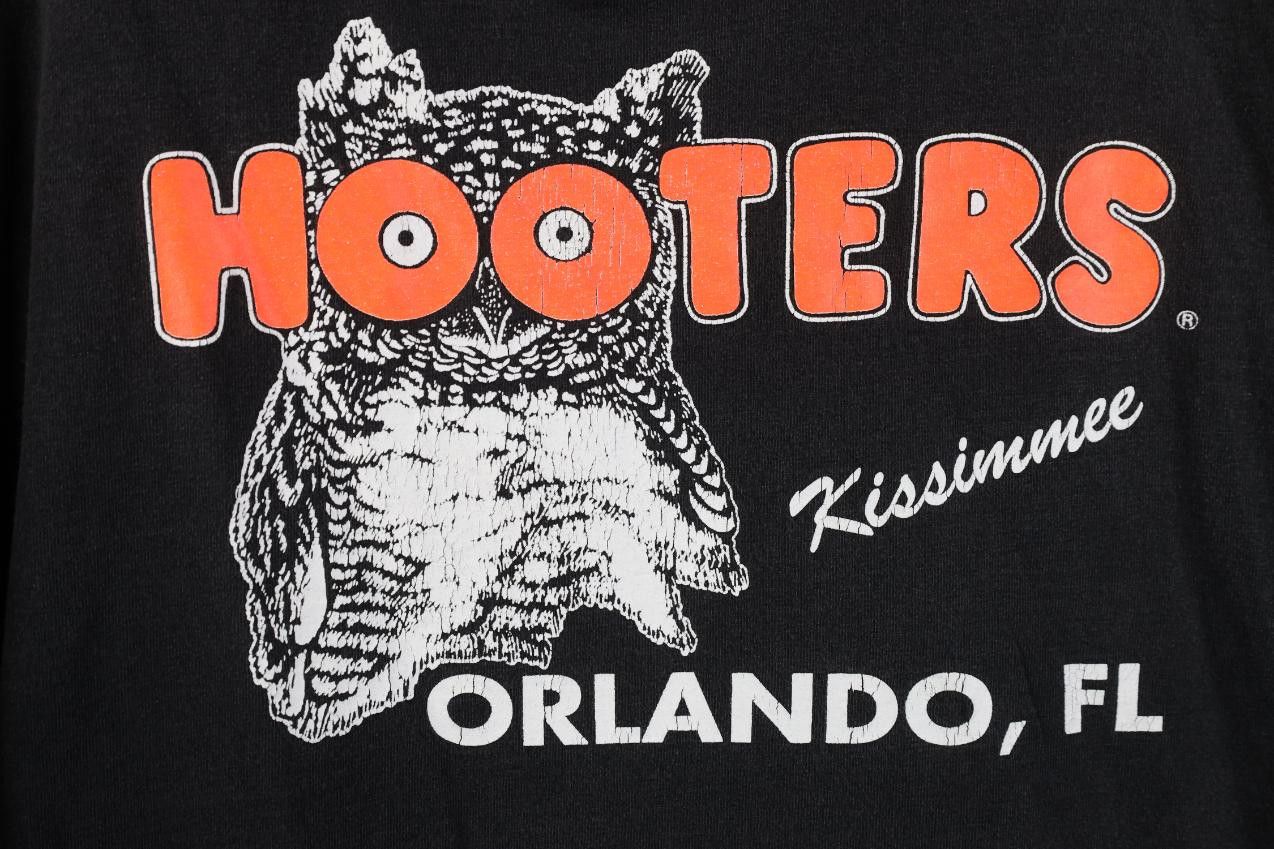 Vintage Vintage 90s Spell Out Hooters Orlando Florida T-Shirt Black Size US XXL / EU 58 / 5 - 4 Thumbnail