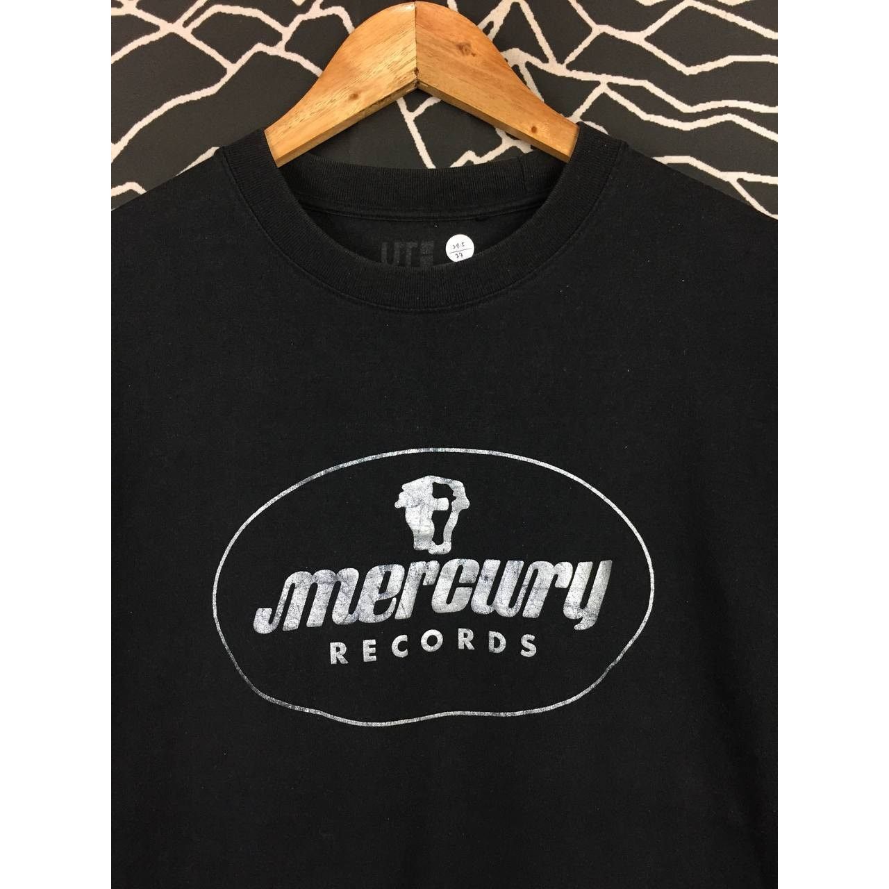 Japanese Brand × Uniqlo Uniqlo X Mercury Records Spell Out Logo Tee Size US M / EU 48-50 / 2 - 3 Thumbnail