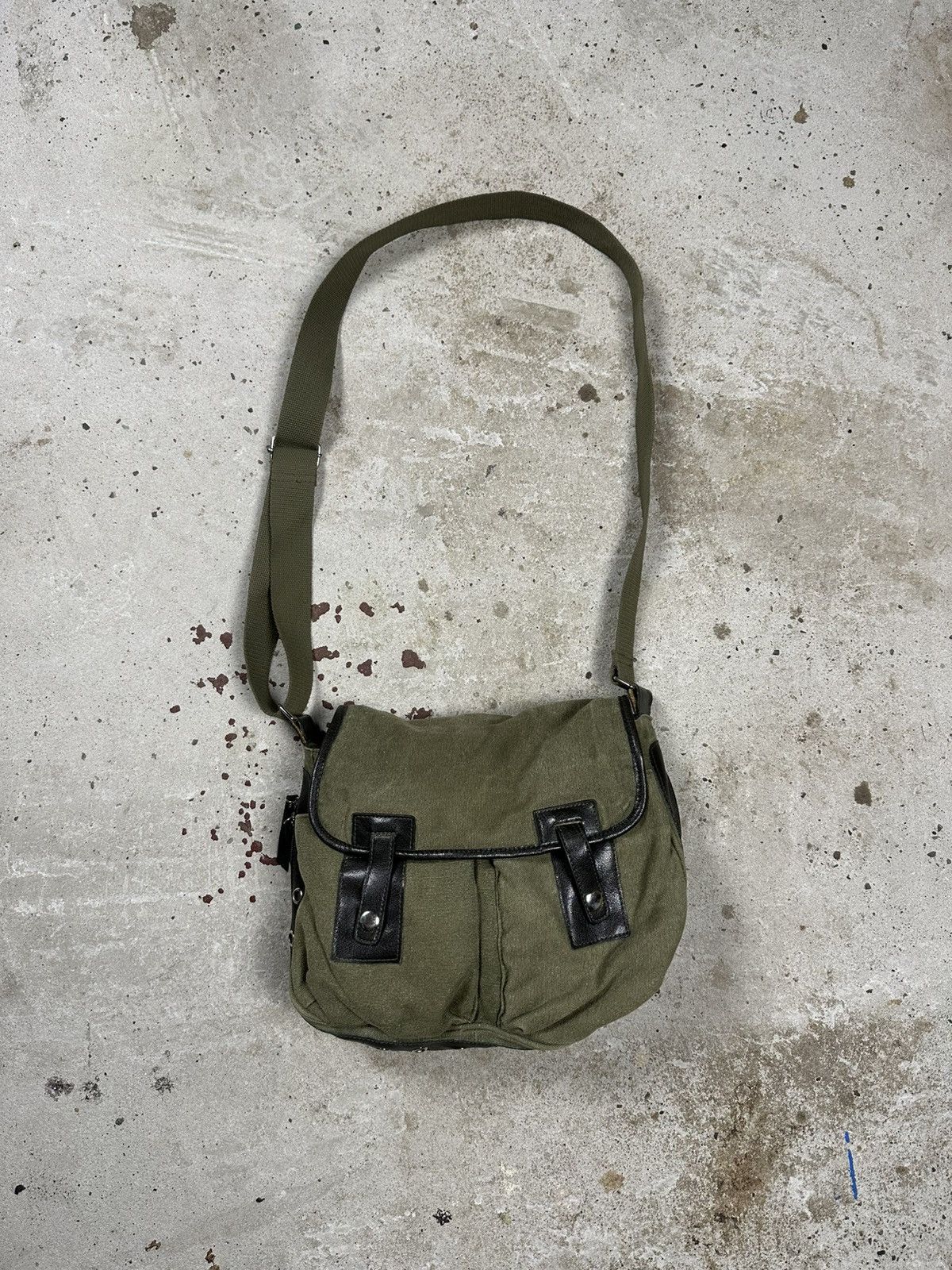 Vintage Y2K Army Military Style Crossbody Messenger Bag in Green, Men's