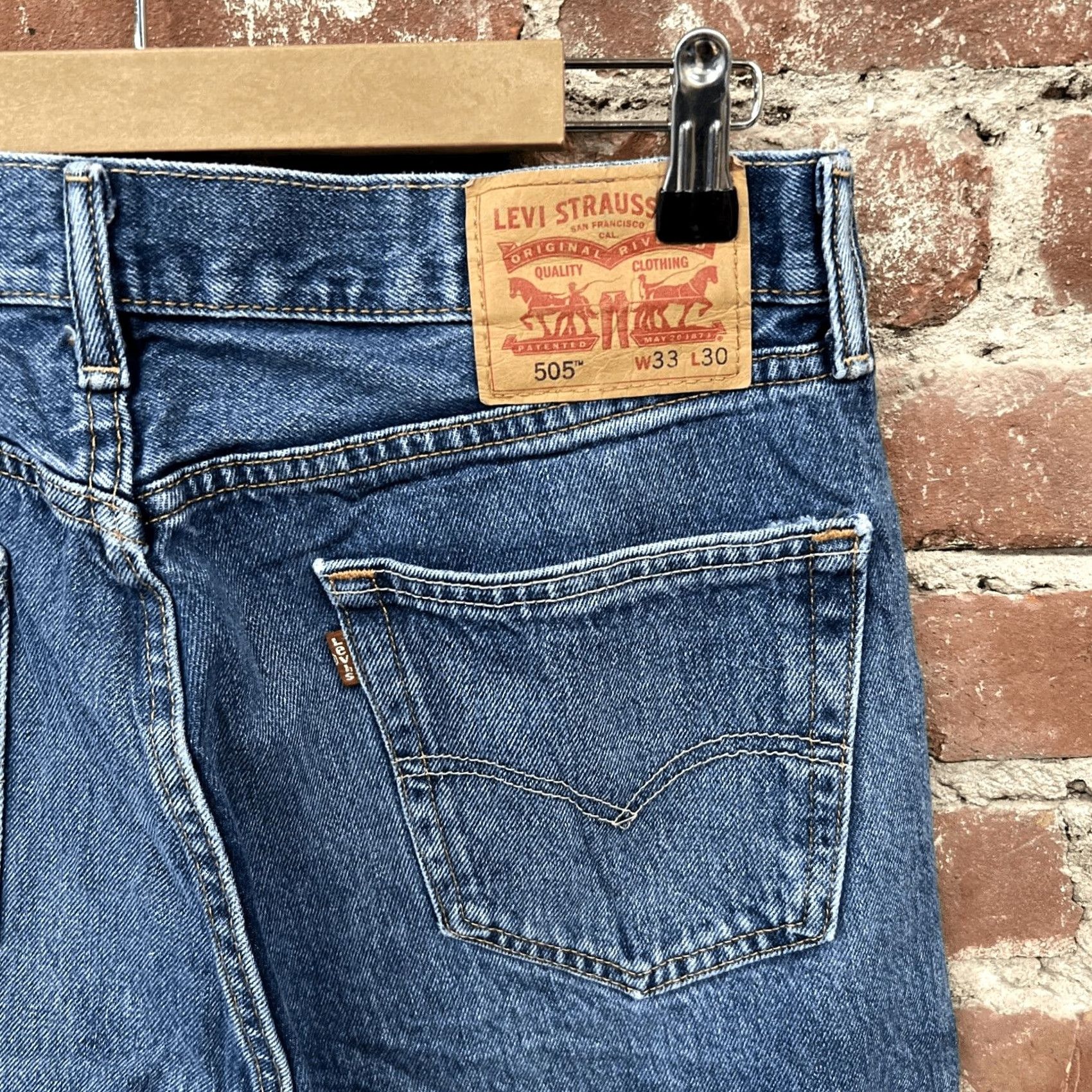 Levi's Levi's 505 Regular Fit Jeans Blue 33x30 Cotton Blend Stretch 5-Pocket Denim Zipper Button Mens Jeans Regular Distressed? (remove question) Size US 33 - 3 Thumbnail