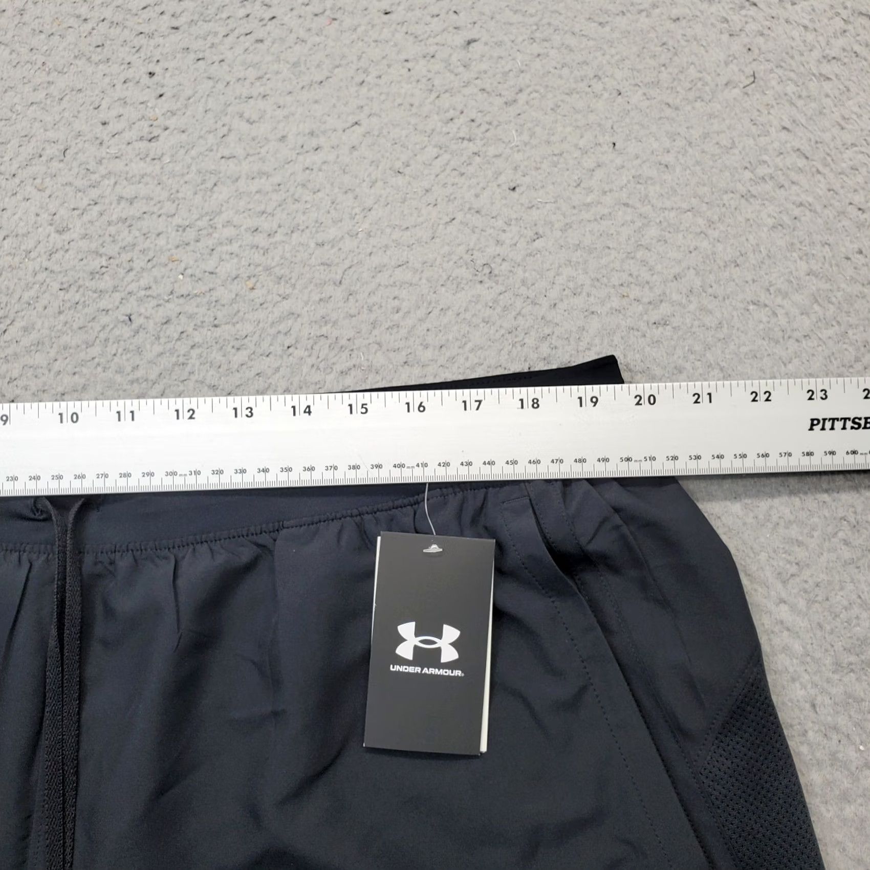 Under Armour Under Armour Running Shorts Mens 2XL Black Athletic Shorts Slit Pockets Inseam 7" Size US 39 - 5 Thumbnail