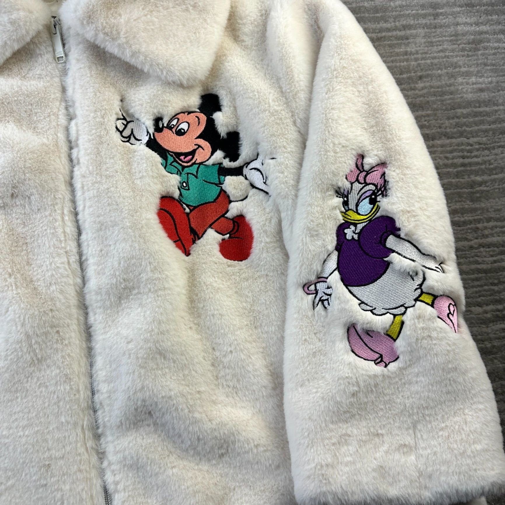 Disney Disney Jacket Womens 1X Faux Fur Mickey And Friends Full Zip Size XL / US 12-14 / IT 48-50 - 5 Thumbnail