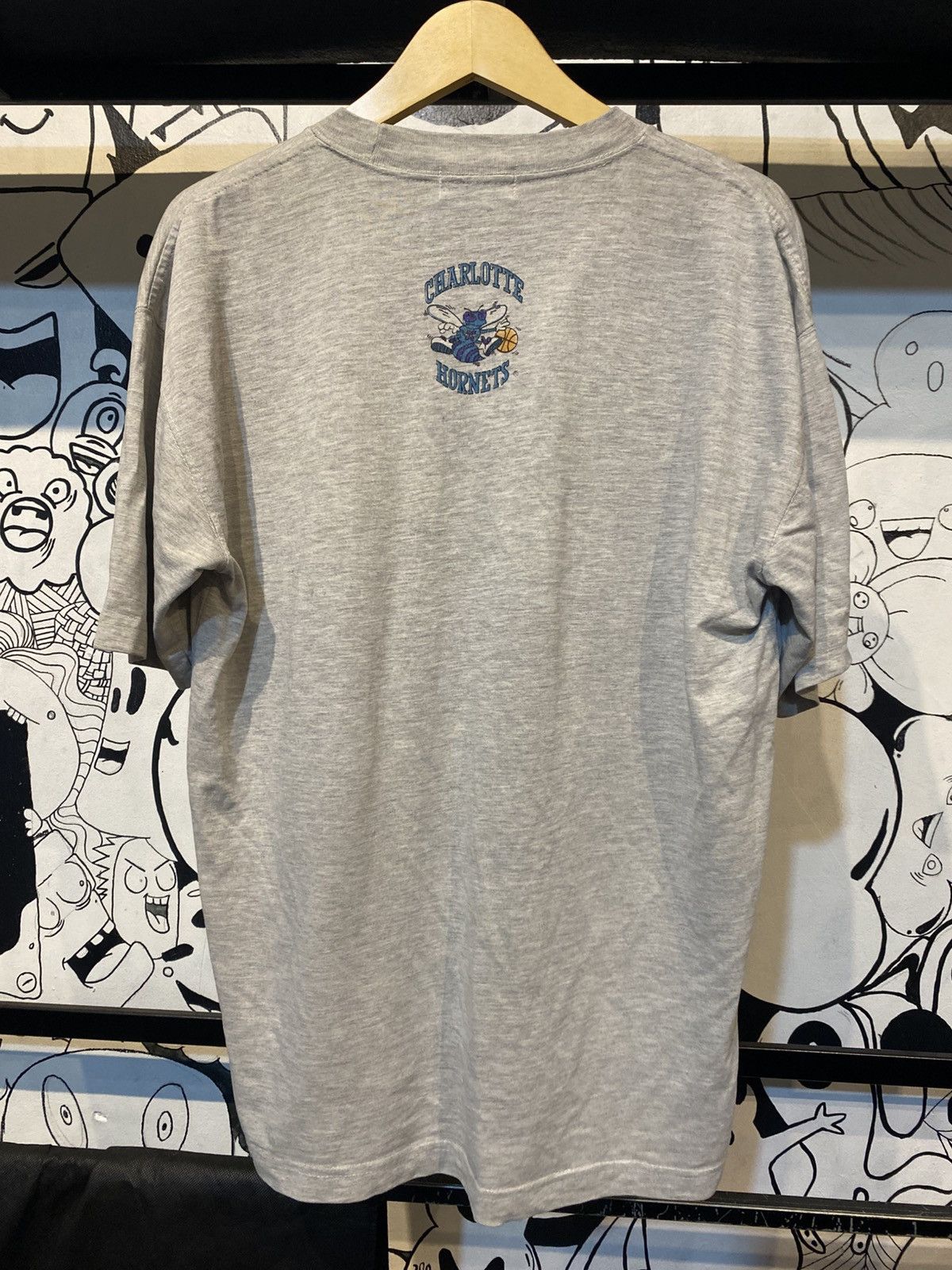 Other Vintage Charlotte Hornets Tshirt Size US XL / EU 56 / 4 - 2 Thumbnail