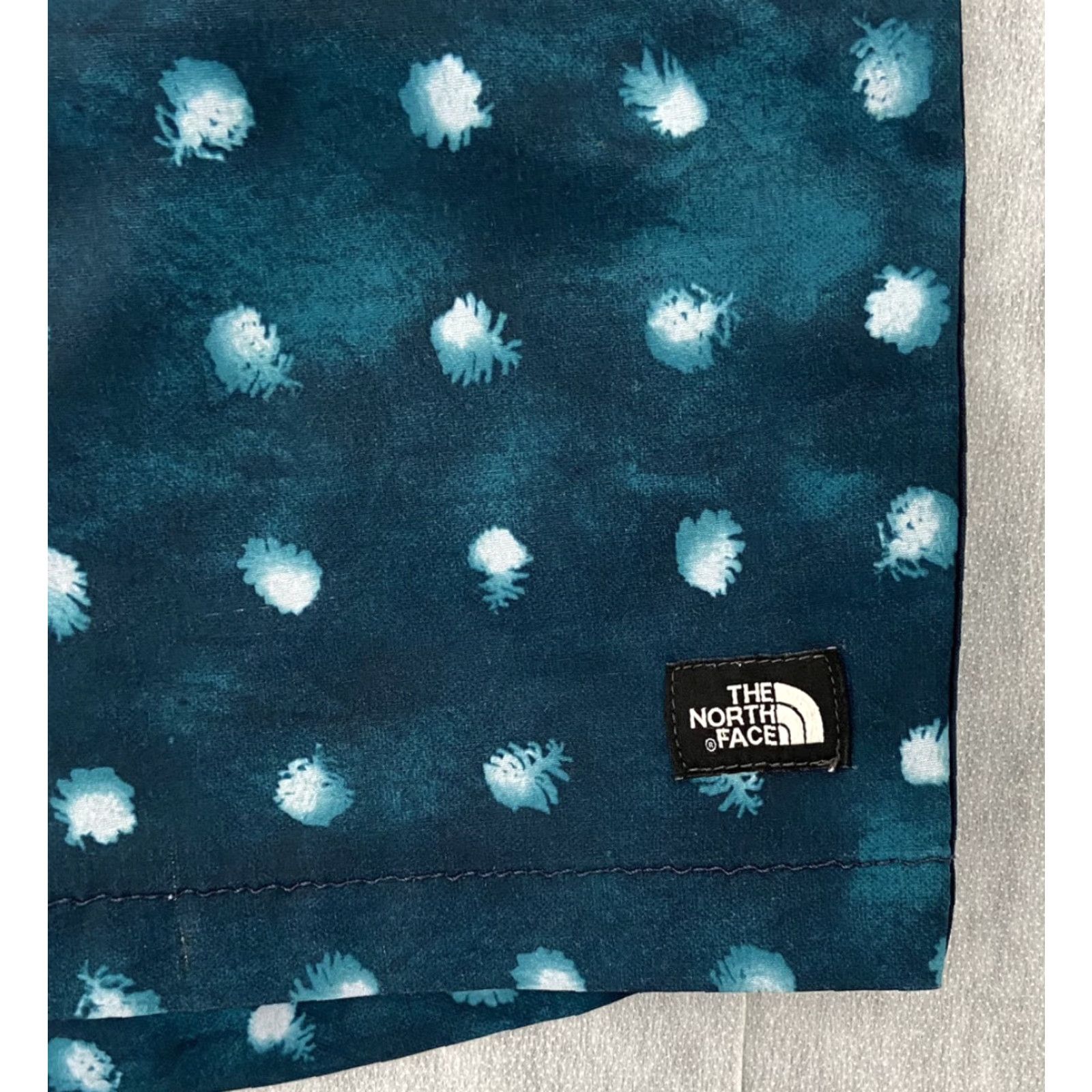 The North Face The North Face Mens 34 Blue Green Allover Print Short Trunks Swim Board Shorts Adult Bottom Beach Size US 34 / EU 50 - 4 Thumbnail