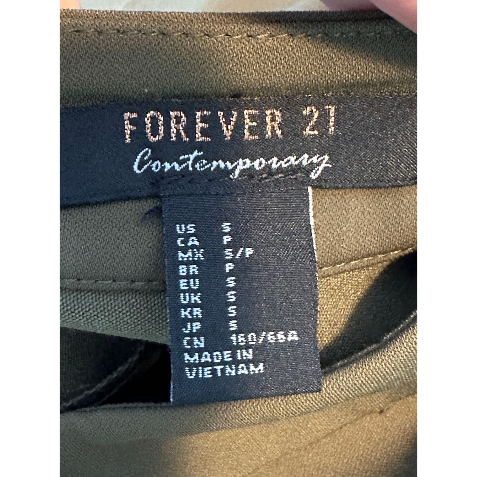 Forever 21 FOREVER 21 green flat front pants size small Size 27" / US 4 / IT 40 - 3 Thumbnail
