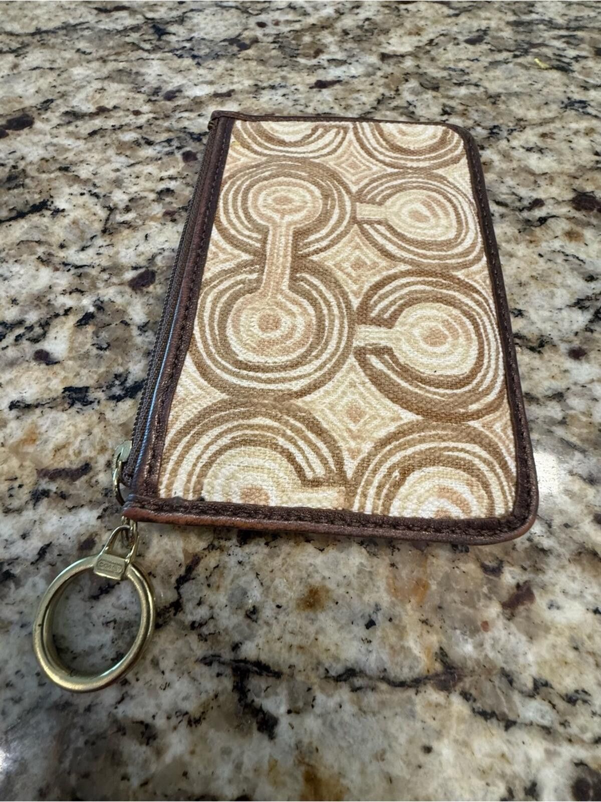 Other Wristlet with keychain swirled tan cream brown zip closure Size ONE SIZE - 2 Thumbnail