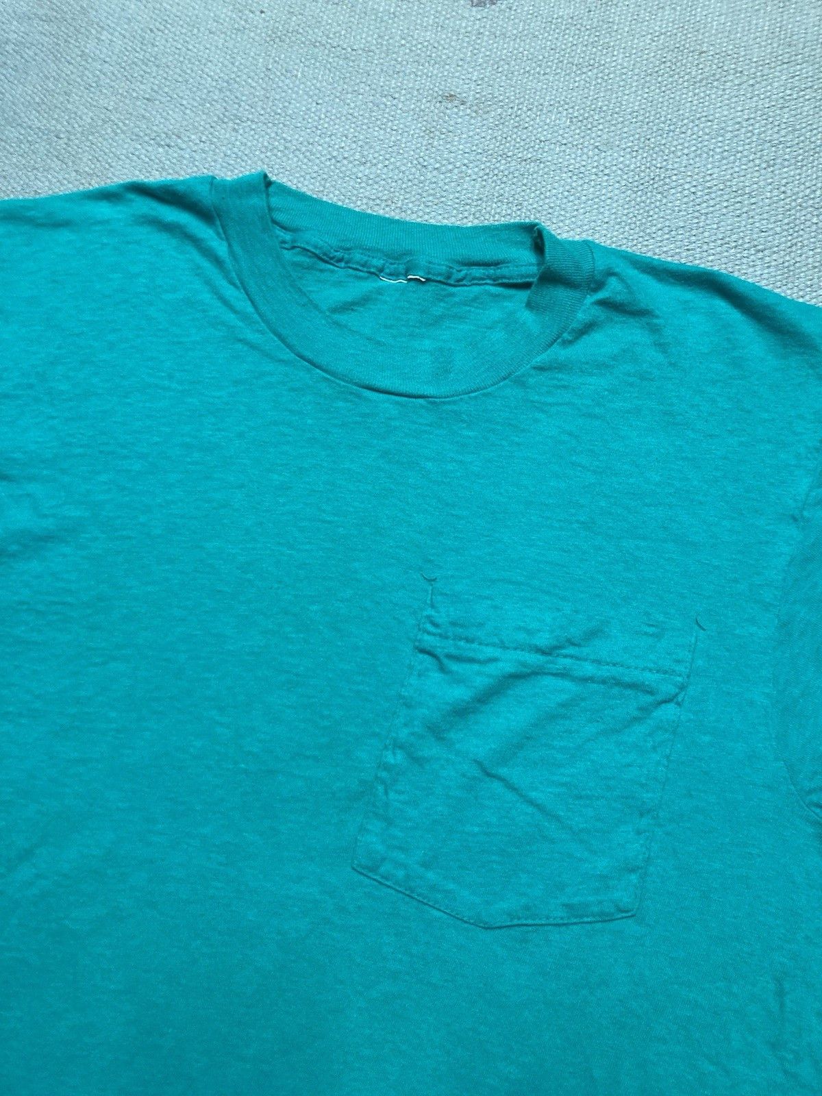 Vintage 80s pocket t shirt blank teal turquoise aqua soft cotton M Size US M / EU 48-50 / 2 - 4 Thumbnail