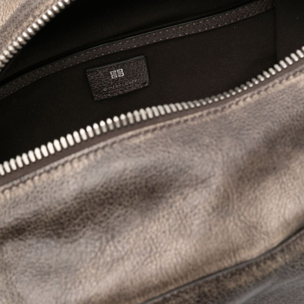 Givenchy $1,700 Givenchy pandora crinkled leather Crossbody messenger Size ONE SIZE - 4 Thumbnail