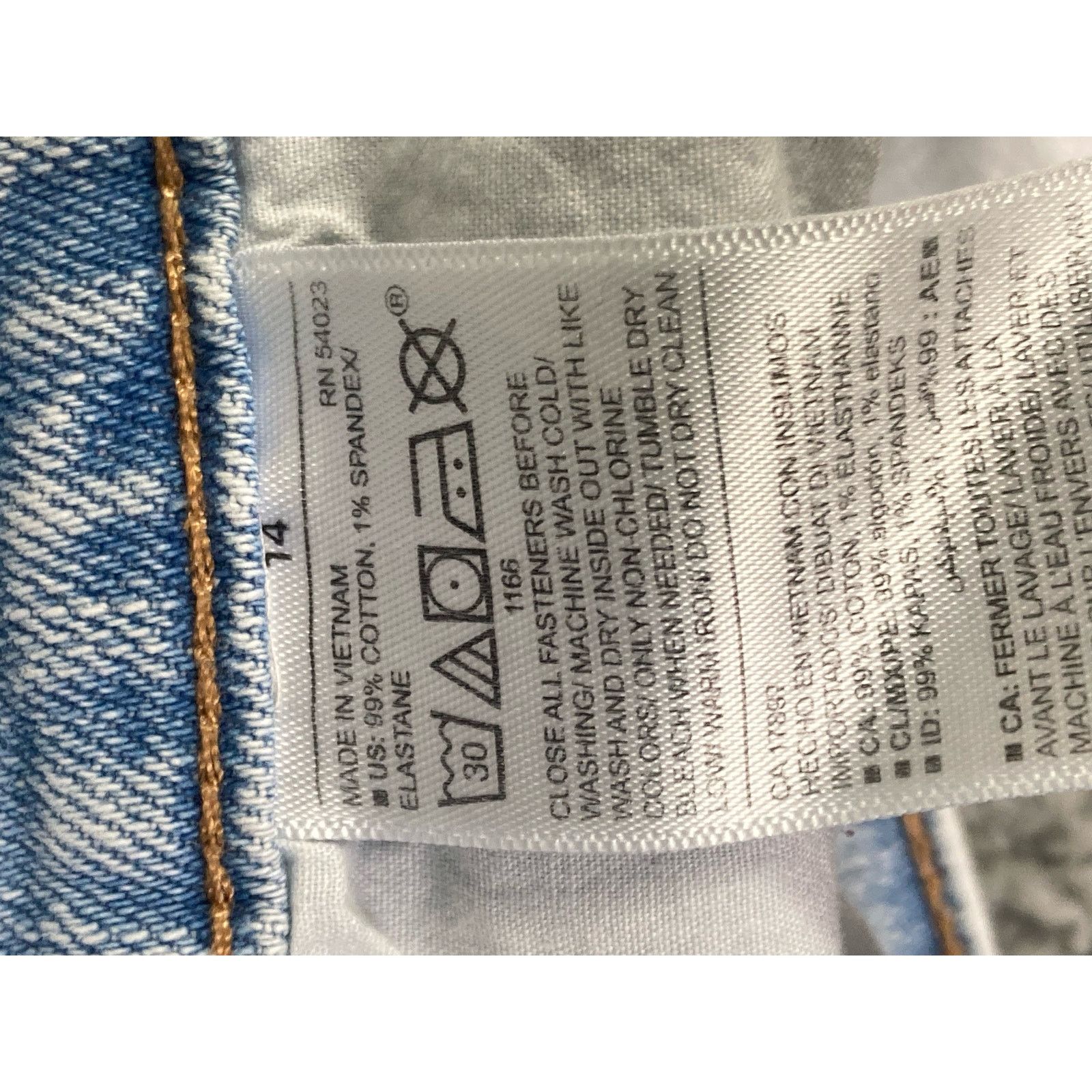 Old Navy Old Navy Women's Boyfriend Denim Shorts Size 14 Blue Hem Size 36" / US 14 / IT 50 - 10 Thumbnail