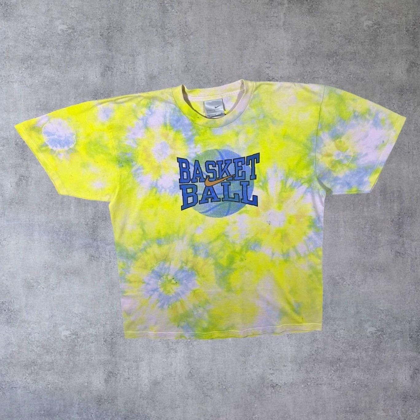 Nike VINTAGE Nike Basketball Swoosh Spellout Yellow Graphic Tie Dye T-Shirt Large Mens Short Sleeve Round Neck Cotton Logo Size US L / EU 52-54 / 3 - 2 Thumbnail