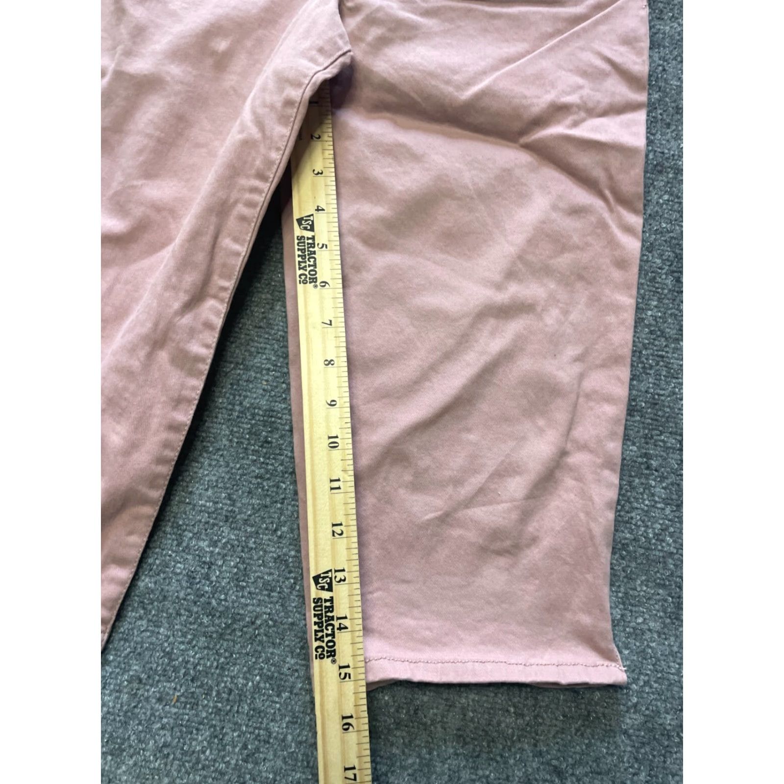 Gloria Vanderbilt Gloria Vanderbilt Capris Women 6 Pink Slimming All Around Capri Pants Women Regular Size 6 Solid Stretch Womens Size 28" / US 6 / IT 42 - 2 Thumbnail