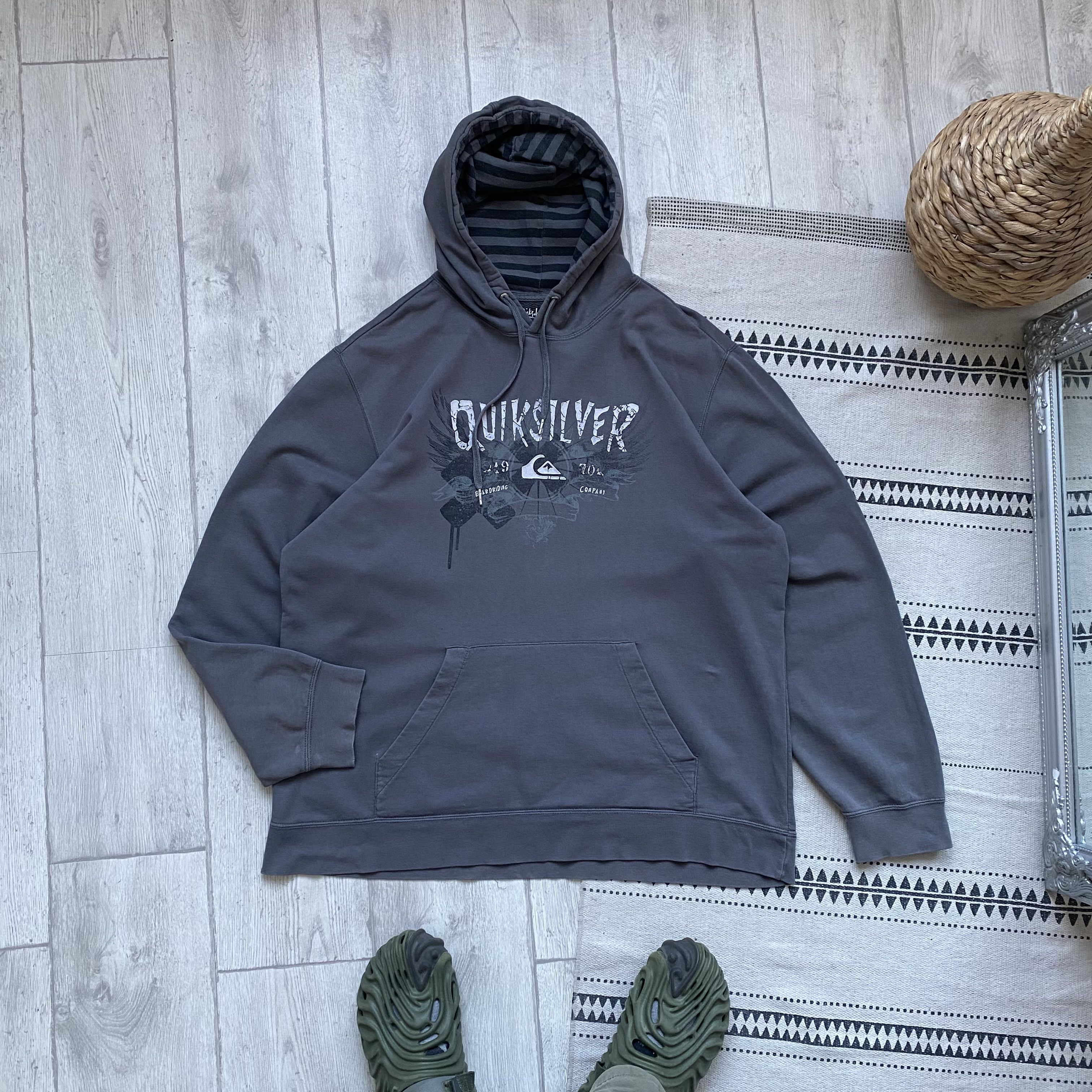 Quiksilver 🏄🏼‍♂️Thrashed Vintage 90s Quiksilver hoodie center logo Size US XL / EU 56 / 4 - 4 Thumbnail
