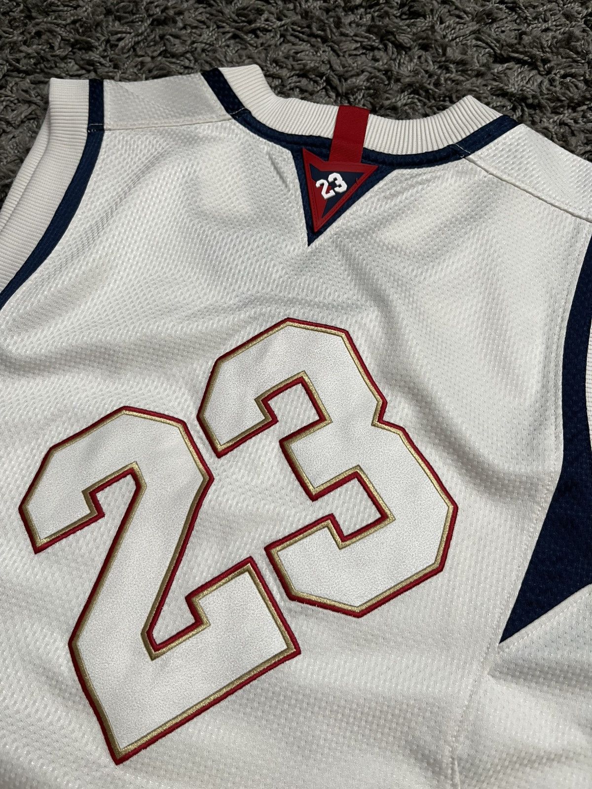 Nike Vintage 00s Jordan Brand Embroidered Mesh Basketball Jersey Size US S / EU 44-46 / 1 - 8 Thumbnail