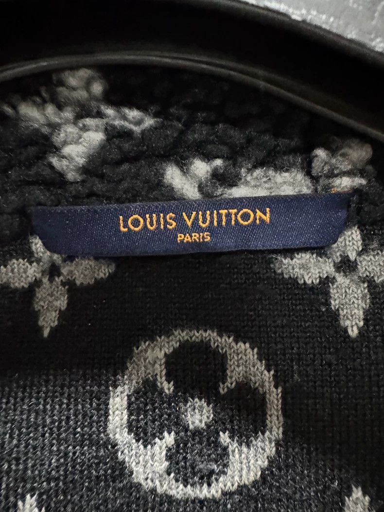Louis Vuitton Louis Vuitton Black teddy full logo jacket Size US S / EU 44-46 / 1 - 4 Thumbnail