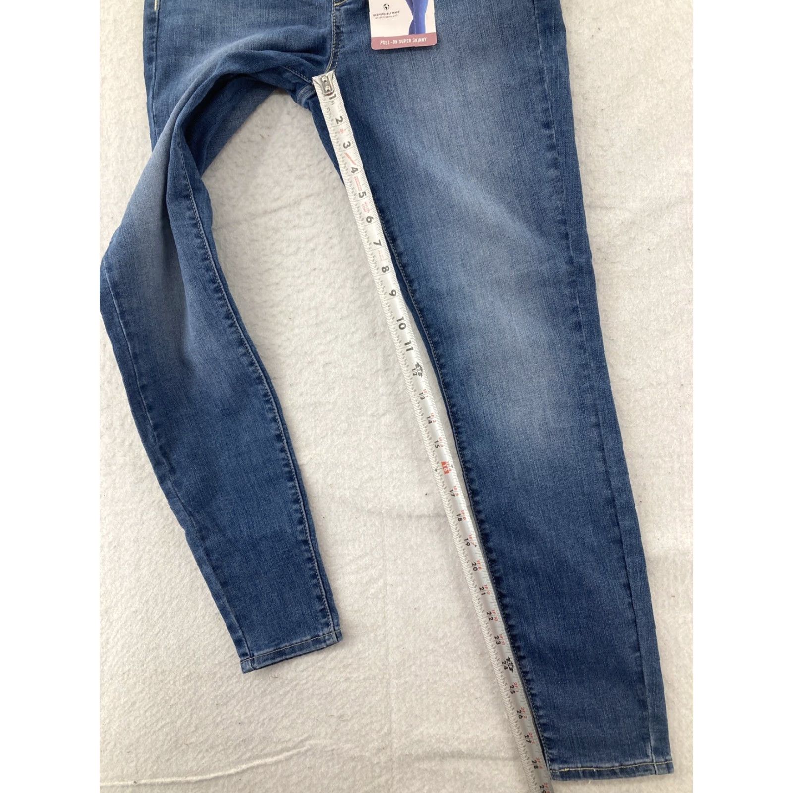 Levi's Signature Levi's Jeans Women's Super Skinny Pull On Size 4 Denim Blue Shaping Stretch Modern Size 27" / US 4 / IT 40 - 5 Thumbnail