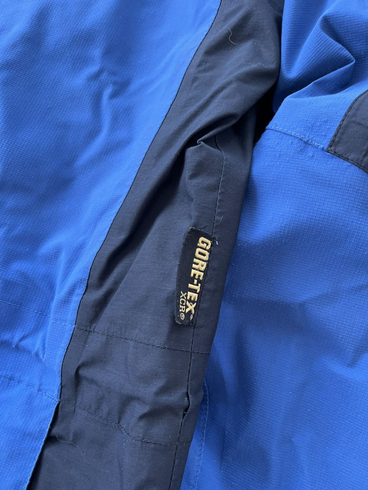 Berghaus Vintage Berghaus GoreTex Navy Black Windbreaker Jacket Y2K Size US L / EU 52-54 / 3 - 9 Thumbnail
