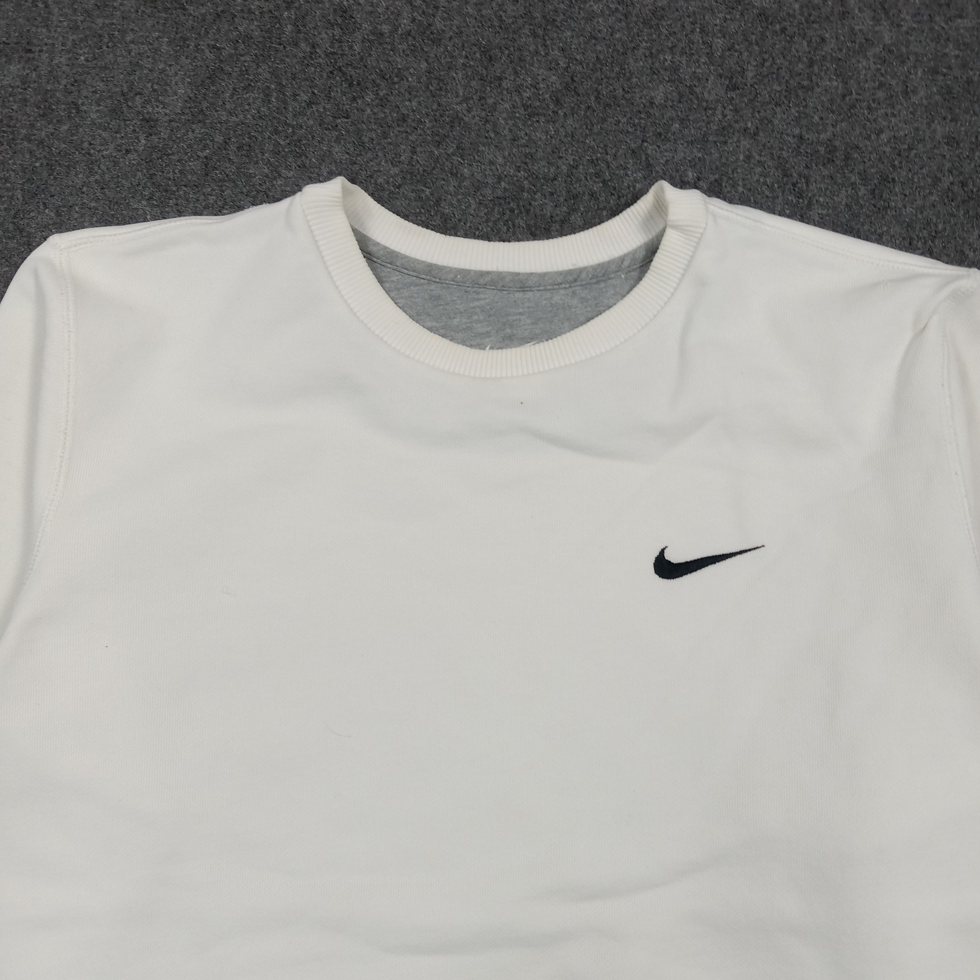 Nike Nike Small Swoosh Embroidery Sweatshirt C290N32 Size US M / EU 48-50 / 2 - 2 Thumbnail