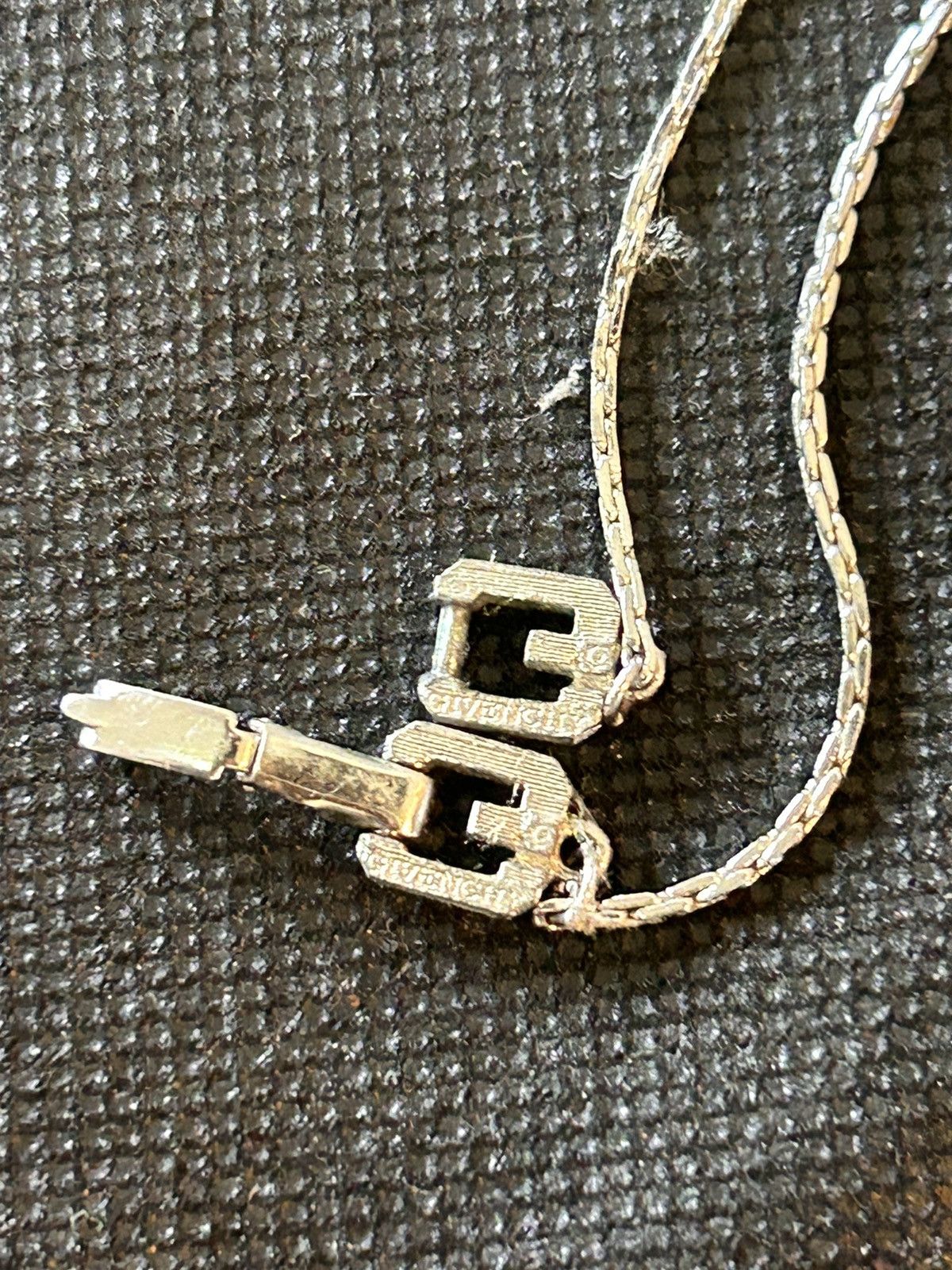 Givenchy Vintage Necklace Givenchy Silver In Silver Pleated Size ONE SIZE - 3 Thumbnail