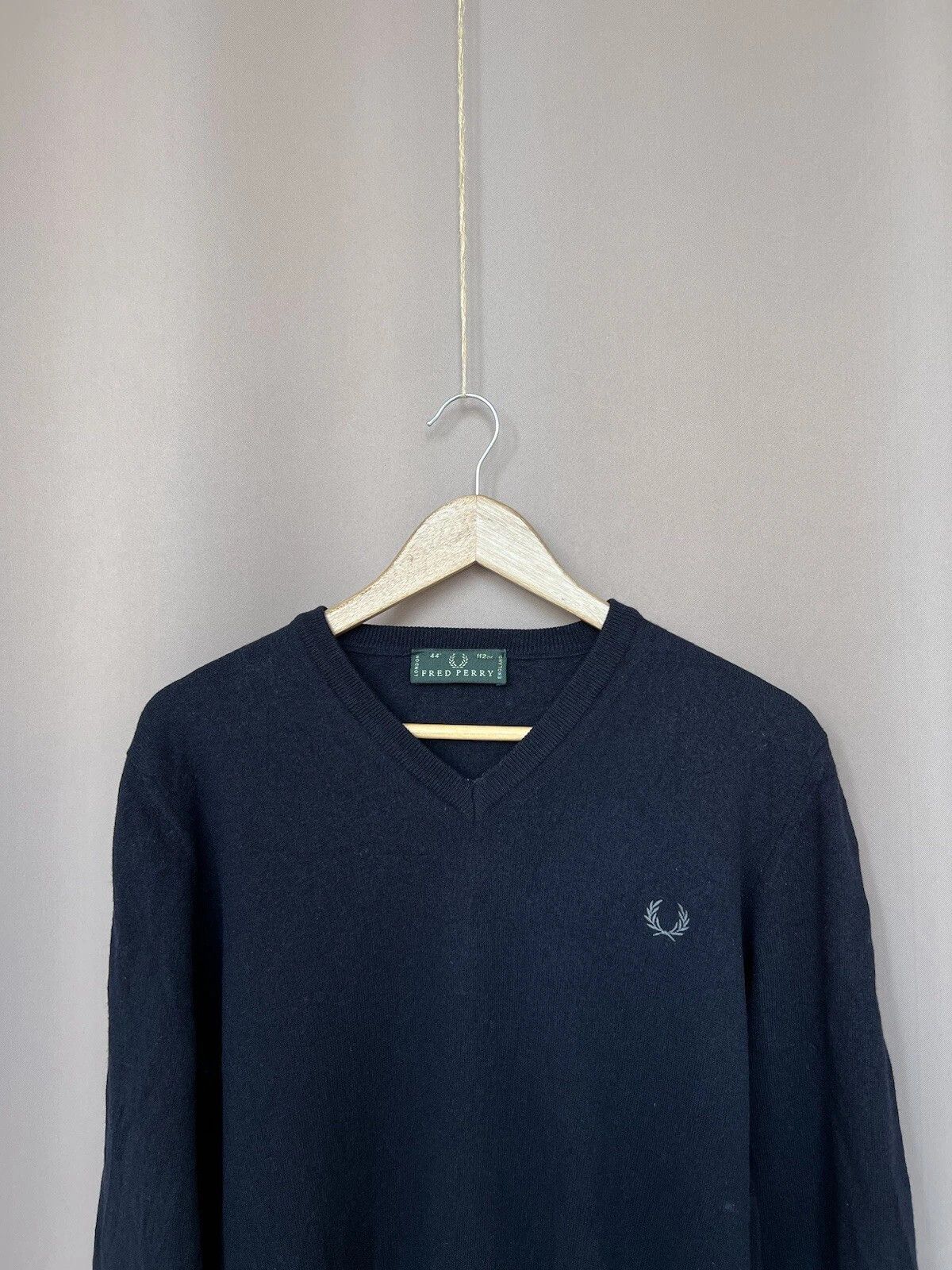 Fred Perry Fred Perry V-Neck Jumper Wool Sweater Mens Size 44 or M Size US M / EU 48-50 / 2 - 2 Thumbnail