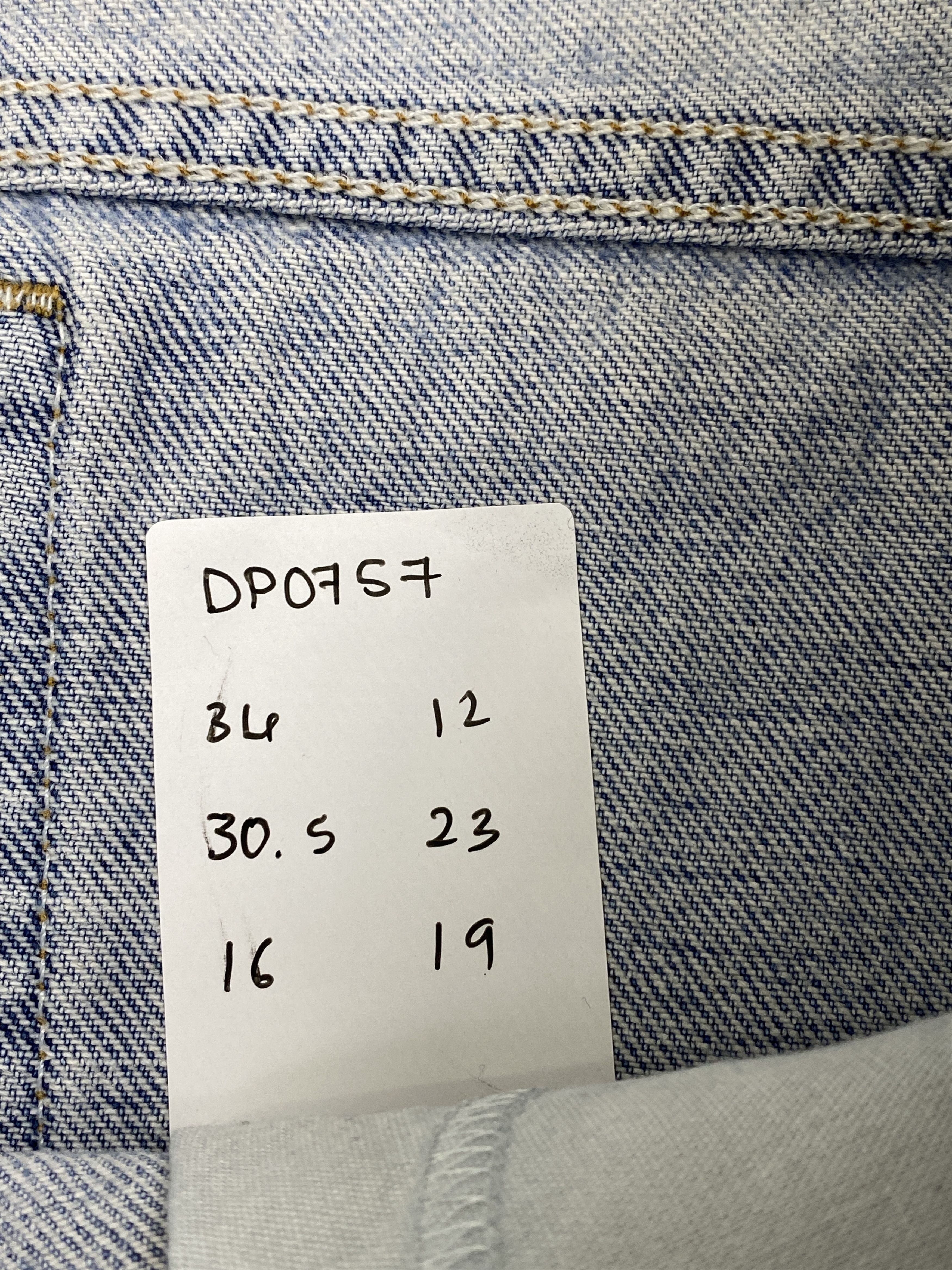 Levi's × Vintage Vintage 90s Levis 550 Light Washed Jeans Size US 34 / EU 50 - 22 Thumbnail