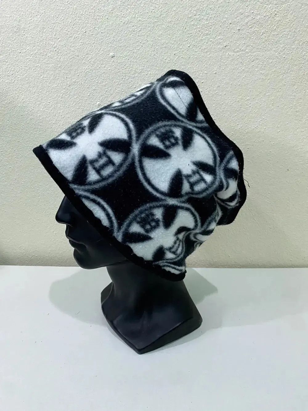Japanese Brand Japanese Brand Overprint Neck Gaiter /Warmers Beanie Hat Size ONE SIZE - 2 Thumbnail