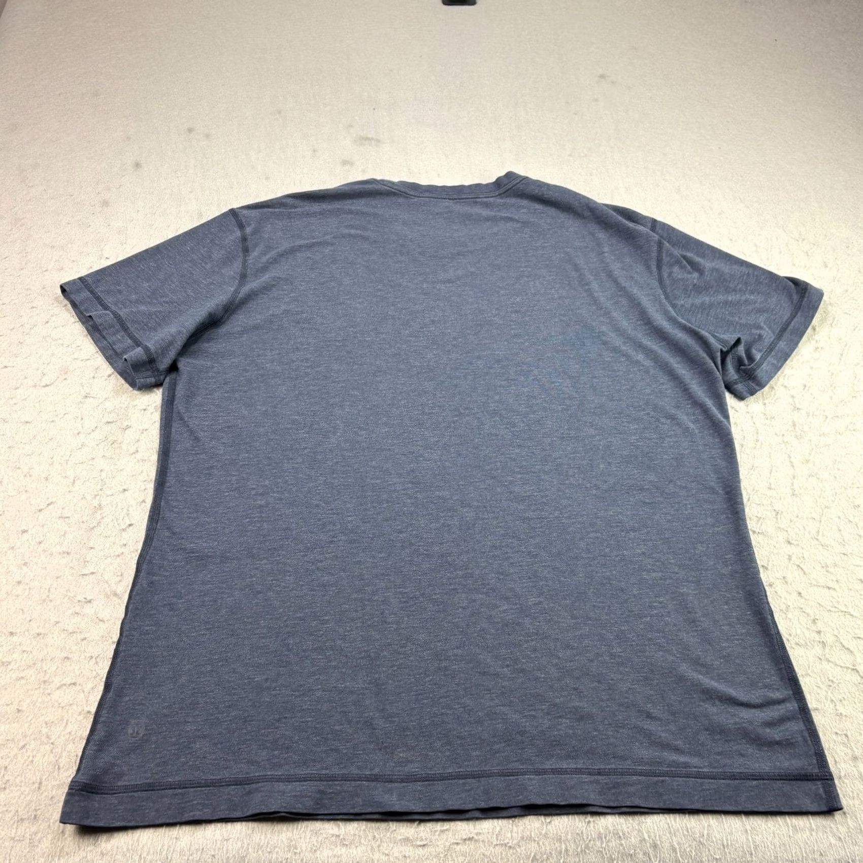 Lululemon Lululemon Commission Shirt Mens XL Blue Crew Neck Slim Fit Athleisure Shirt XL Blue Slimming Logo Activewear Casual Mens Size US XL / EU 56 / 4 - 4 Thumbnail