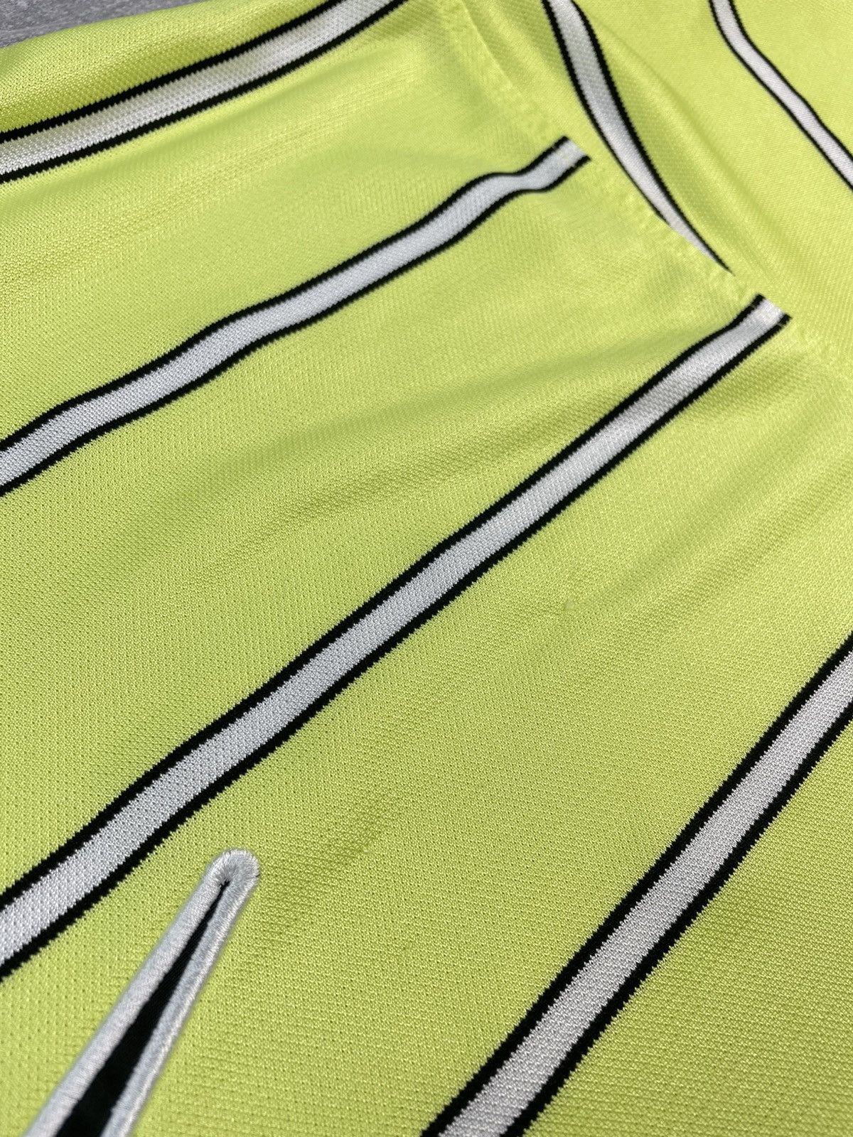 Nike × Vintage Nike Vintage 90s Center Swoosh Logo T-shirt Size US L / EU 52-54 / 3 - 6 Thumbnail