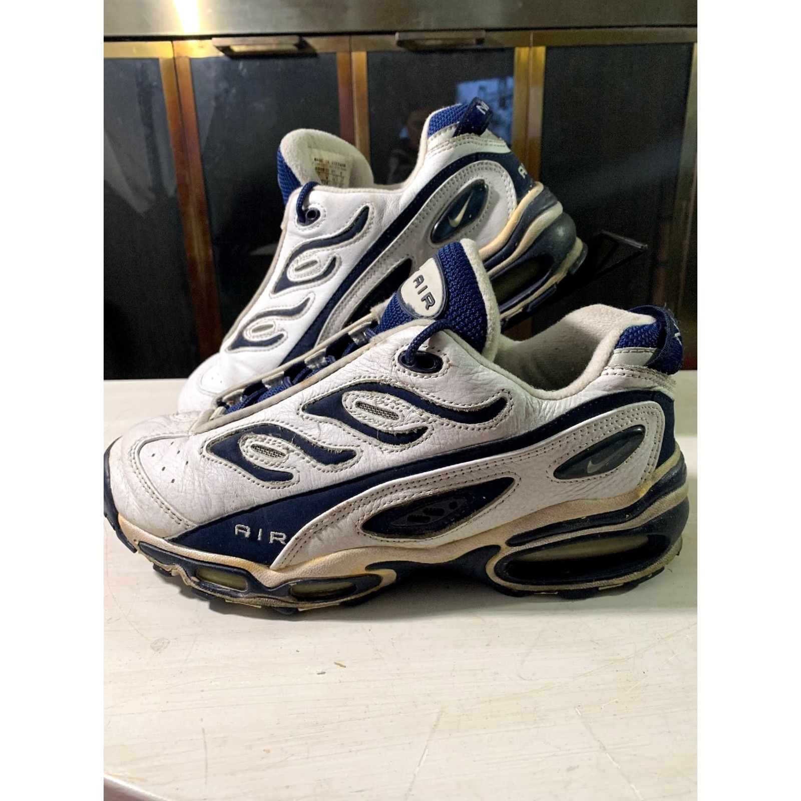 Nike VINTAGE Nike Air Butane Max Sneakers Leather 1999 Mens Size 9 White Blue 90s Nike Shoes Mens Size US 9 / EU 42 - 3 Thumbnail