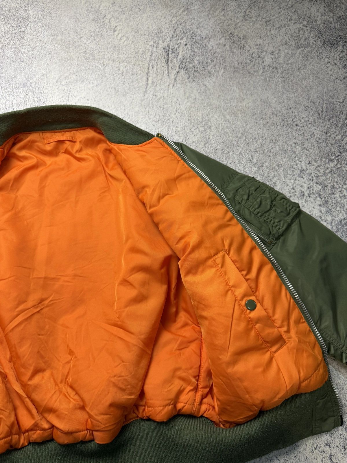 Alpha Industries Vintage Alpha Industries Green Bomber Jacket MA1 USA Size US M / EU 48-50 / 2 - 21 Thumbnail