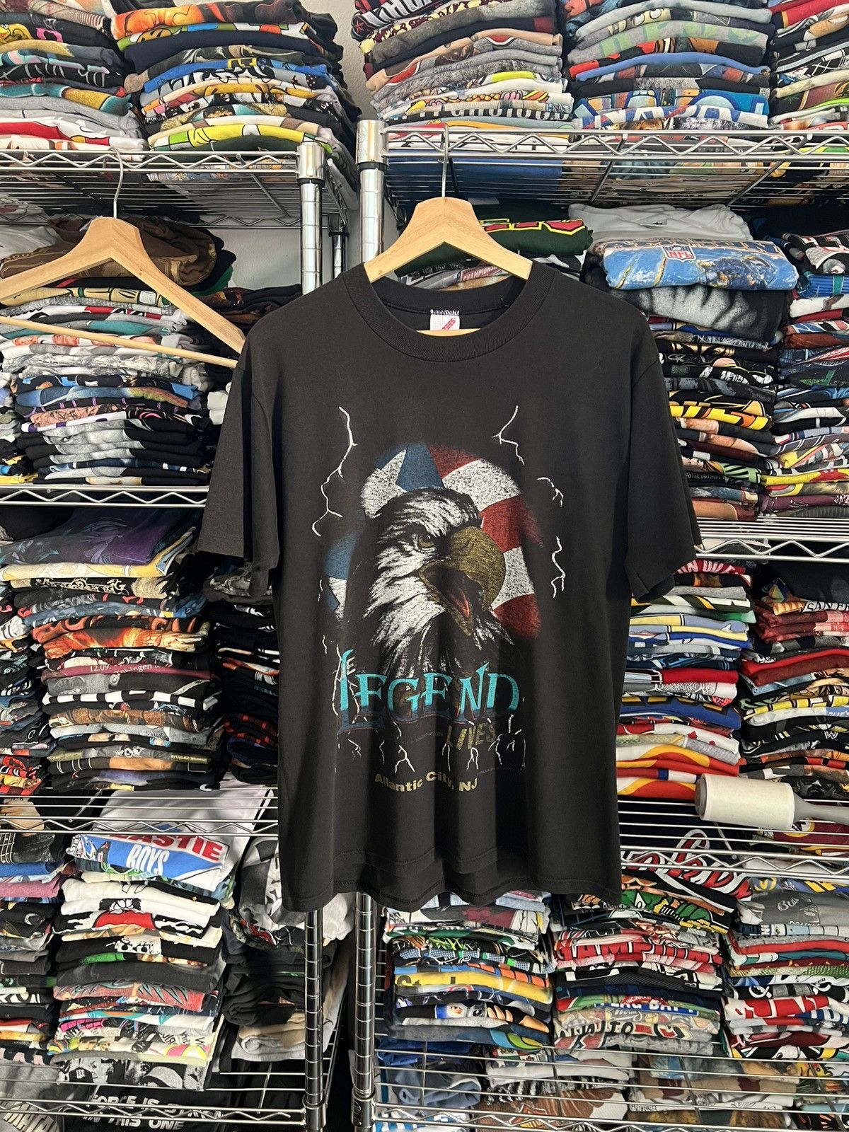 Vintage 90s American Thunder Legend Lives Lightning Eagle Tee Size US L / EU 52-54 / 3 - 1 Thumbnail