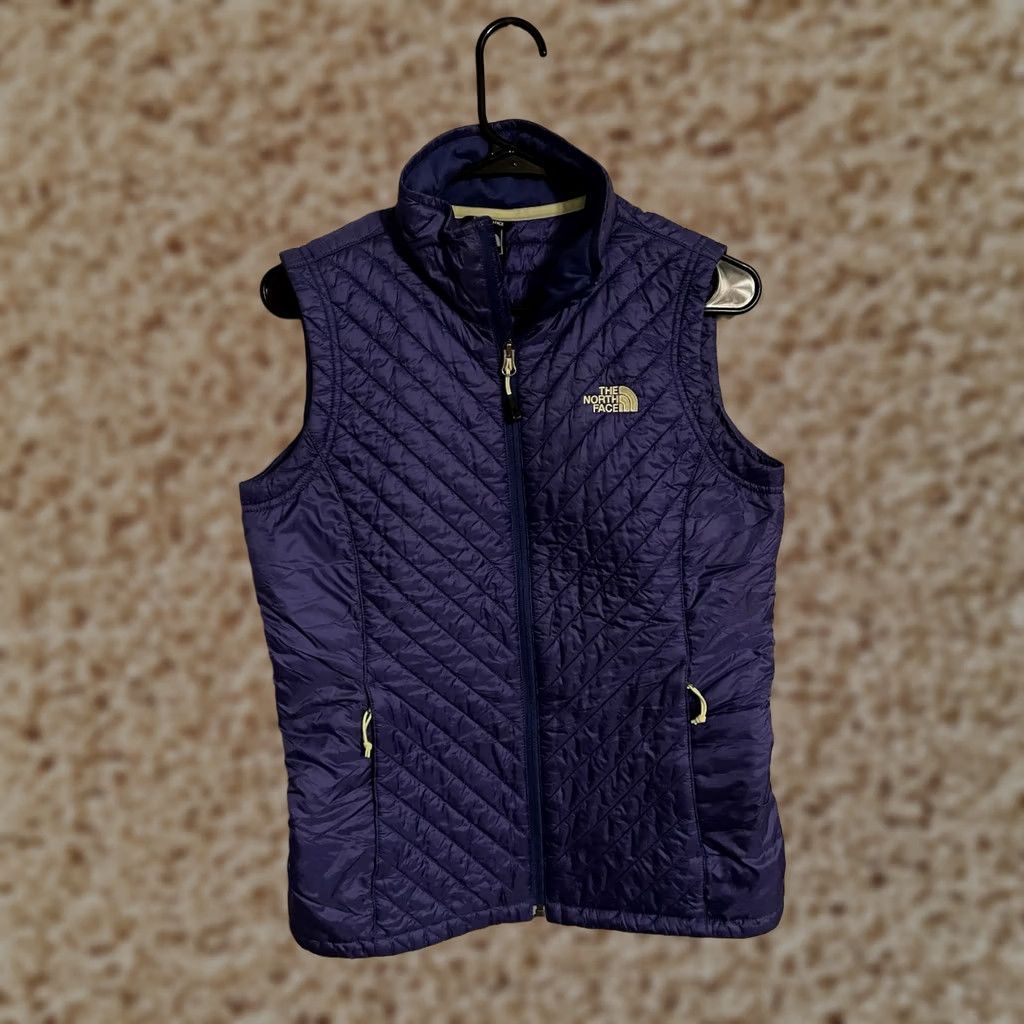 The North Face VINTAGE The North Face Kayla Vest Quilted Retro Purple Puffer Jacket- Women's Medium Size M / US 6-8 / IT 42-44 - 1 Thumbnail