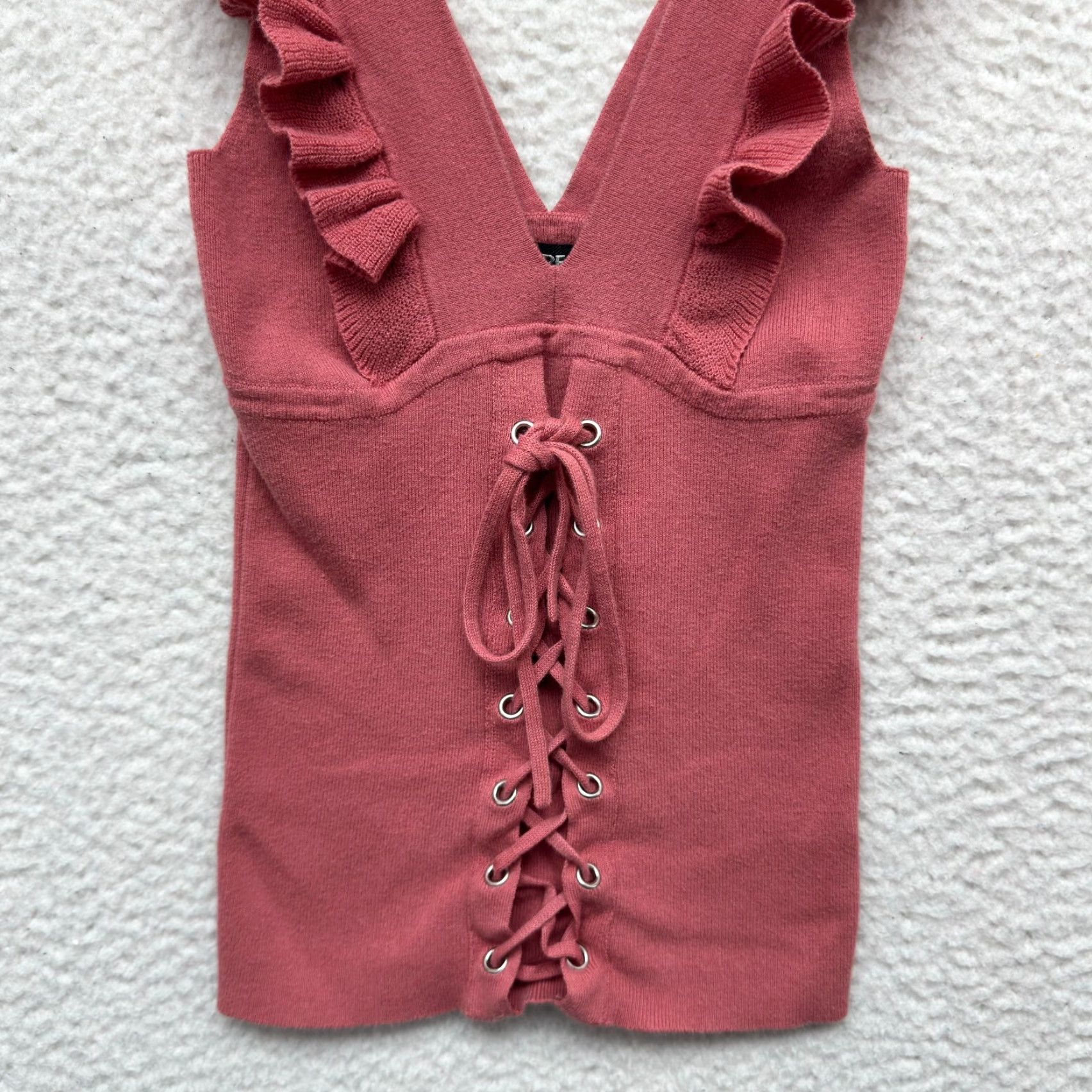 Express Express Camisole Top XXS XS Salmon Pink Knit Ruffle Lace-Up Stretch V-Neck Blouse Size XXS / US 00 / IT 34 - 3 Thumbnail