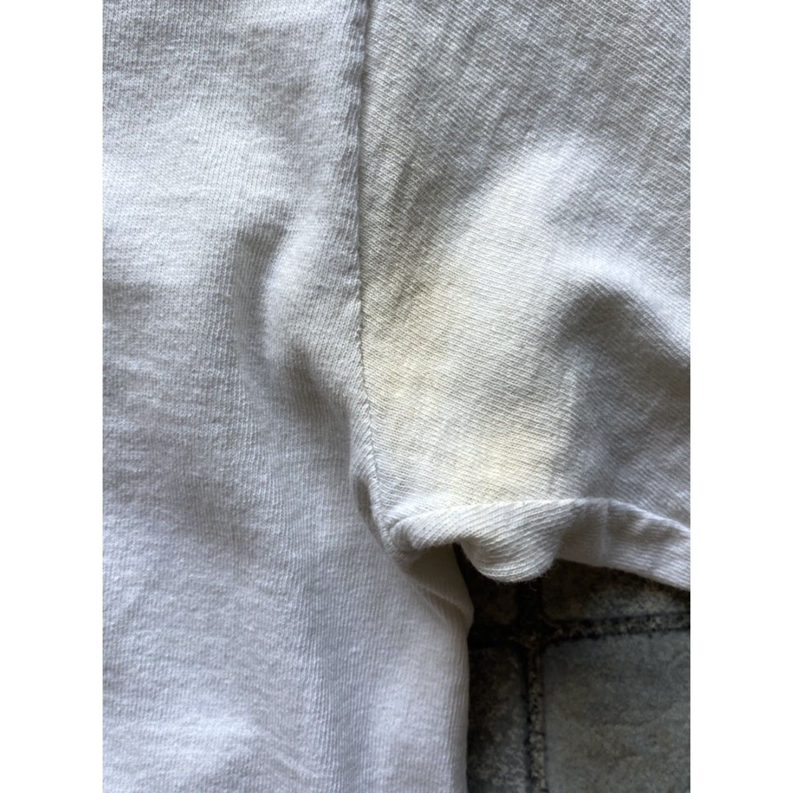 Vintage VINTAGE Oneita Long Sleeve Shirt USA Men’s Medium White Flaws Wear 90s shirt Mens Size US M / EU 48-50 / 2 - 6 Thumbnail