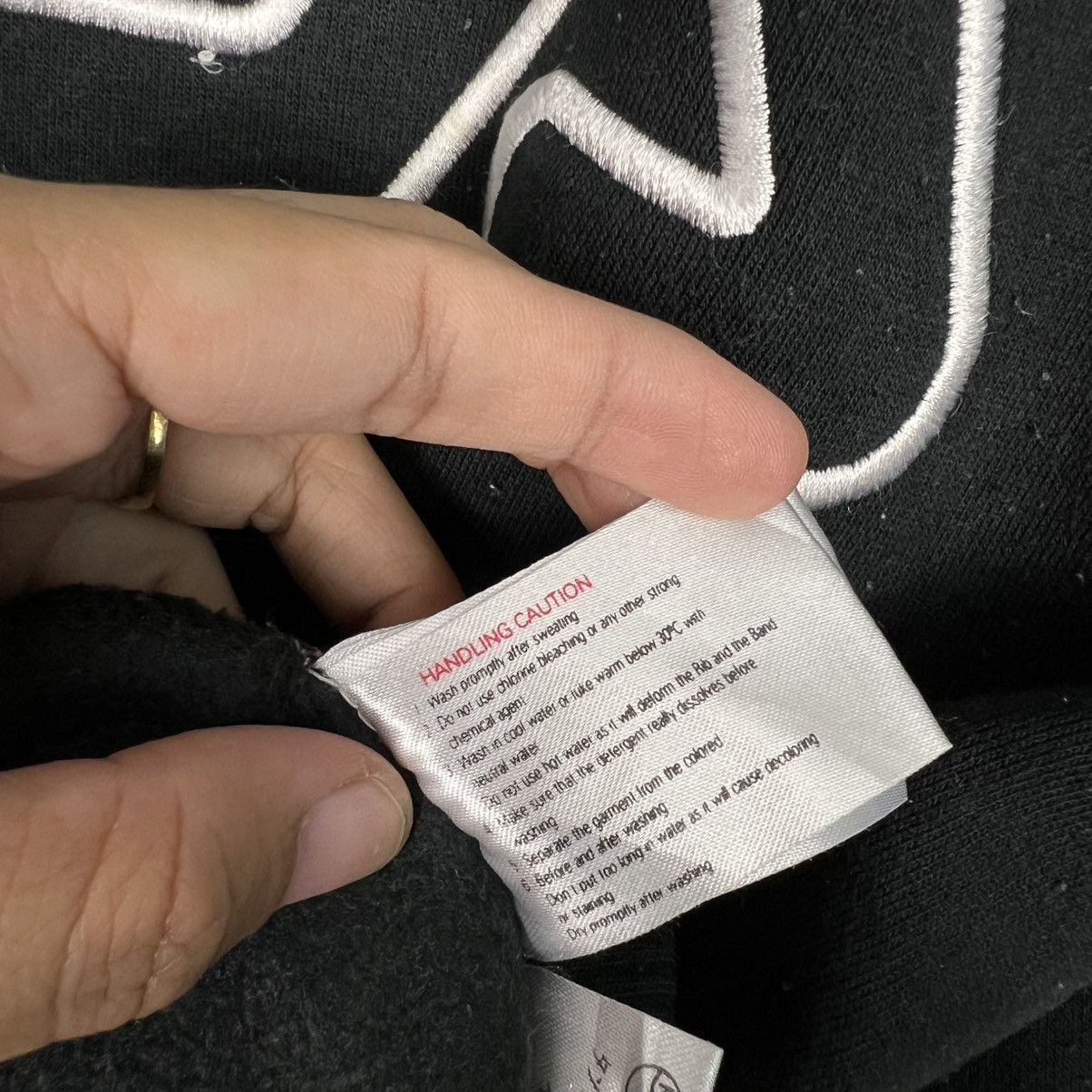 Fila FILA Embroidered Big Logo Crewneck Sweatshirt #4079-C185 Size US L / EU 52-54 / 3 - 15 Thumbnail